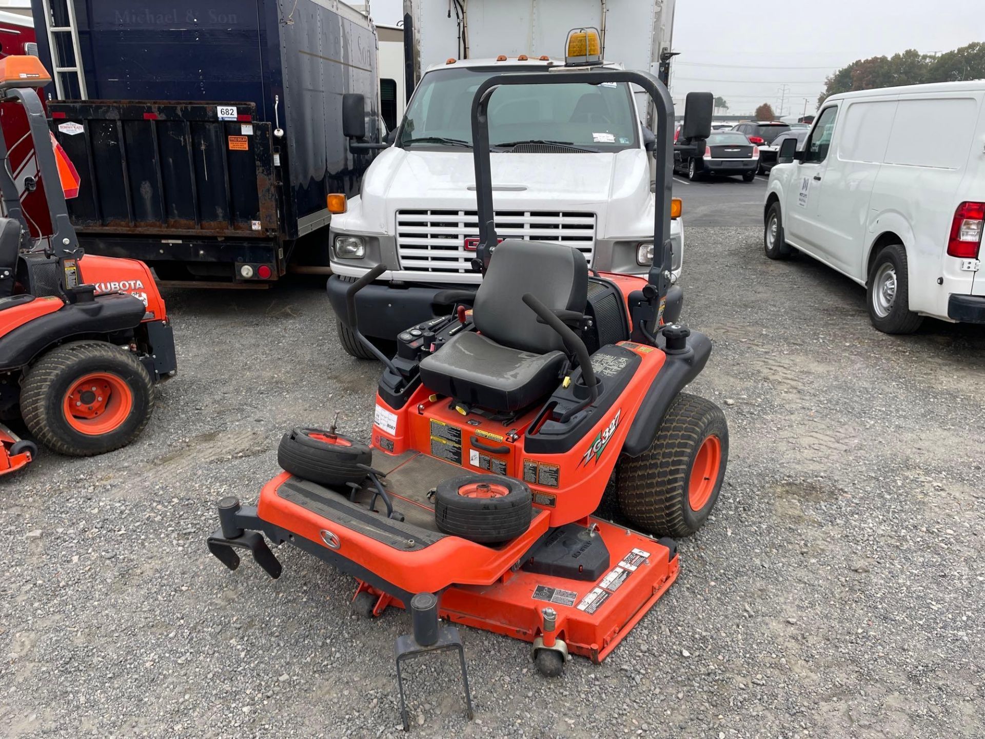 2011 Kubota ZG327 Zero Turn Mower