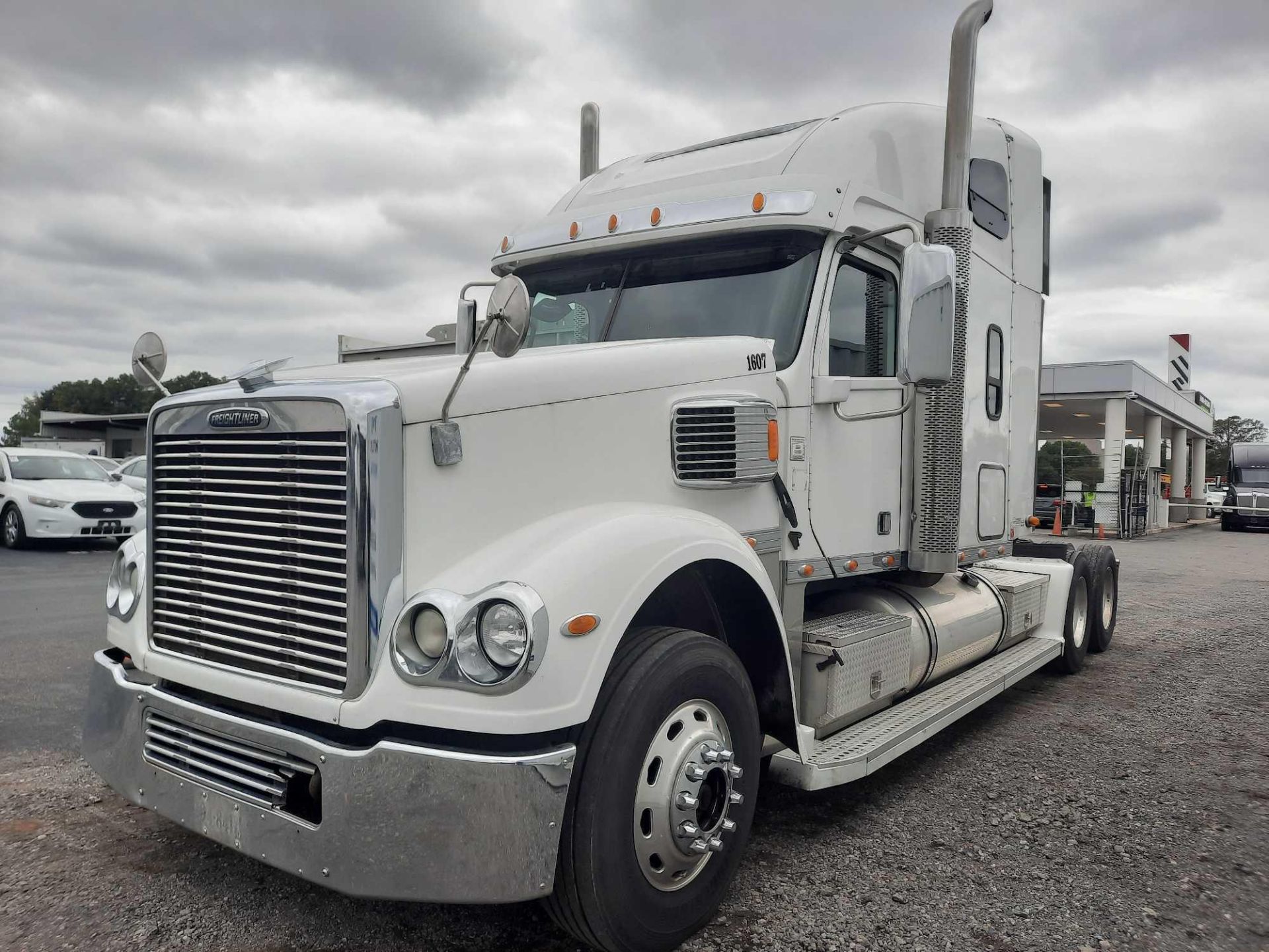 2016 Freightliner Coronado 132 Tandem Axle Sleeper Road Tractor - Image 4 of 29