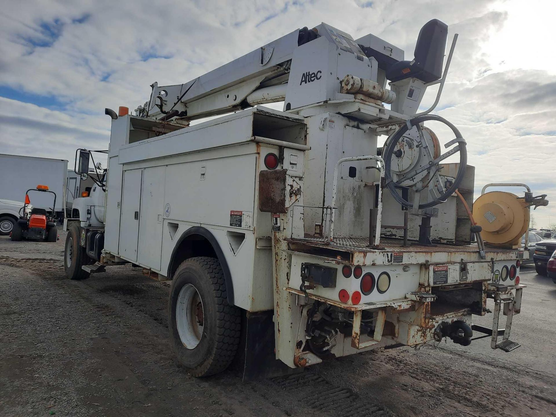 2001 Chevrolet 8500 4x4 Digger Derrick - Image 3 of 28