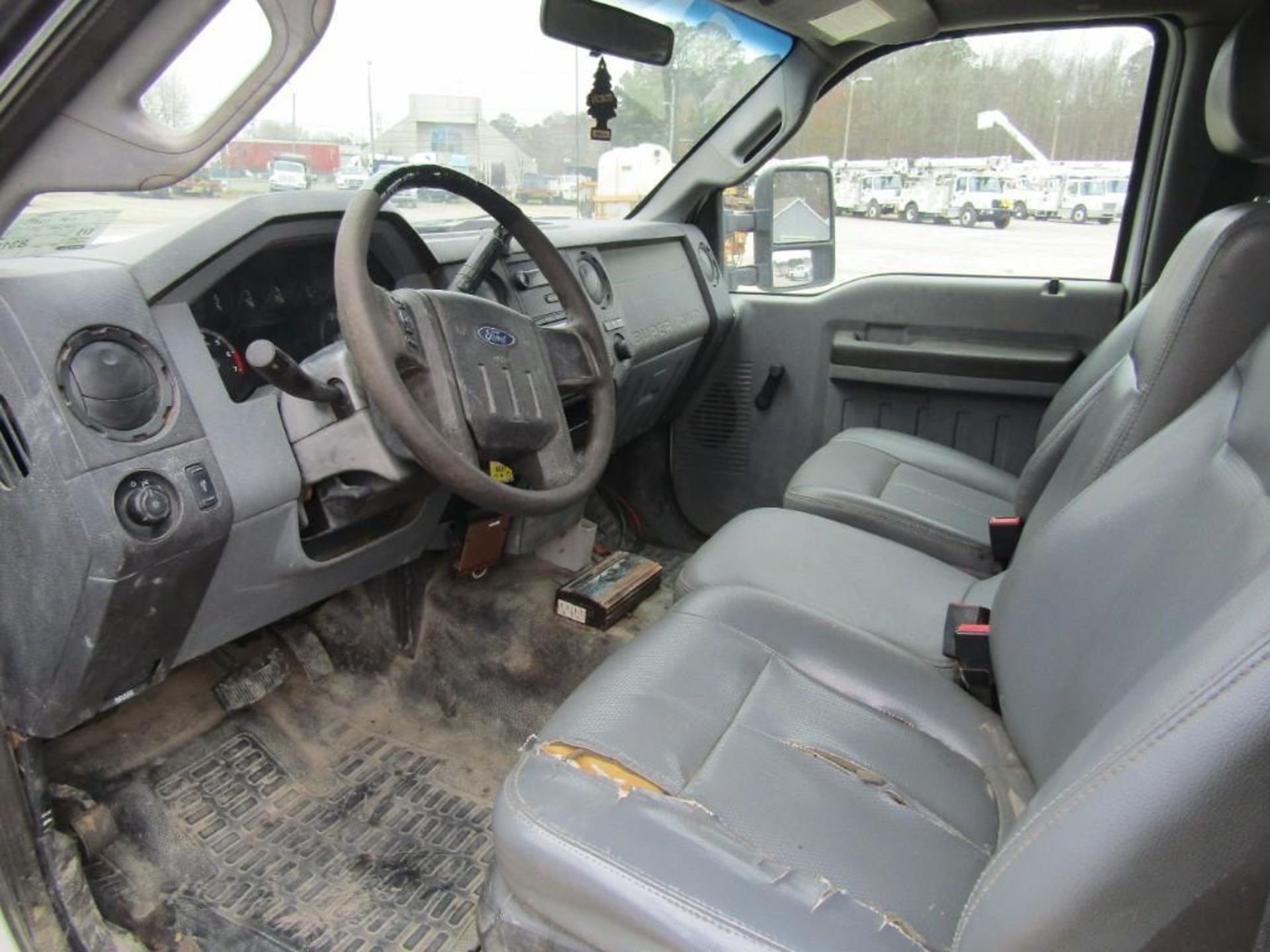 2011 Ford F350 4x4 Utility Truck - Image 8 of 27