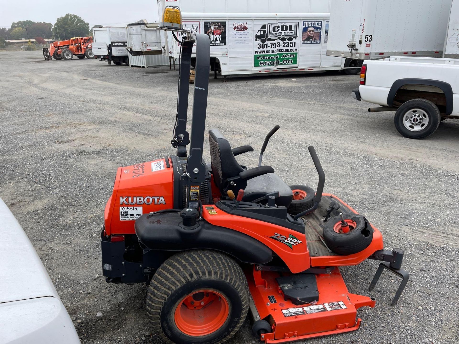 2011 Kubota ZG327 Zero Turn Mower - Image 3 of 17