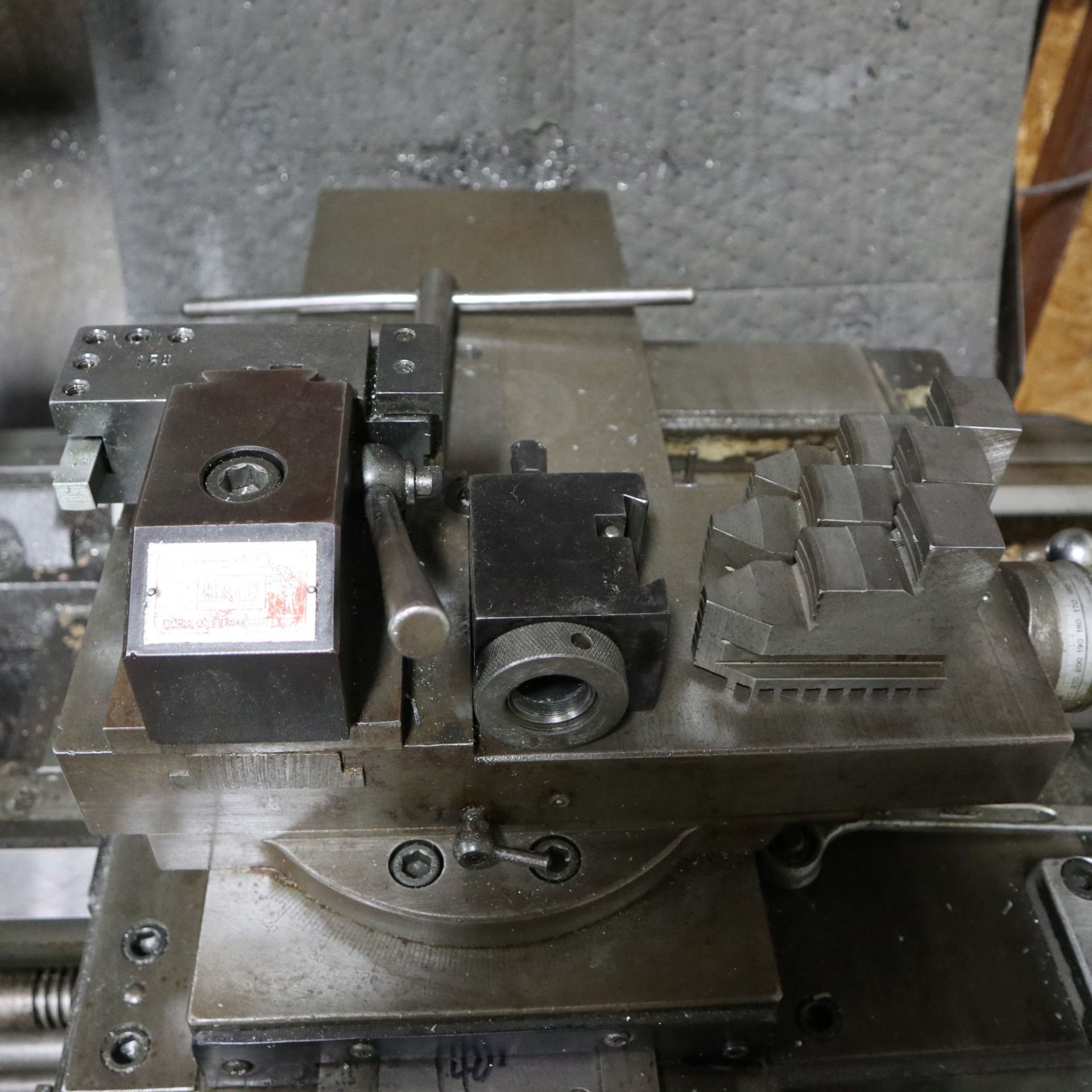 MORI SEIKI MS-850 MACHINE LATHE, WITH QUICK CHANGE TOOL POST AND TOOL HOLDERS - Image 4 of 9