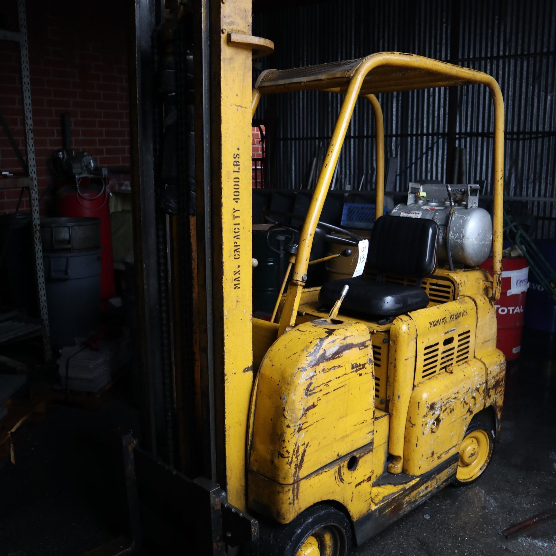 ALLIS CHALMERS LIFT TRUCK MODEL F40-24PS S/N 50651000 4100 CAPACITY *PLEASE NOTE: FORKS MAX HEIGHT 6