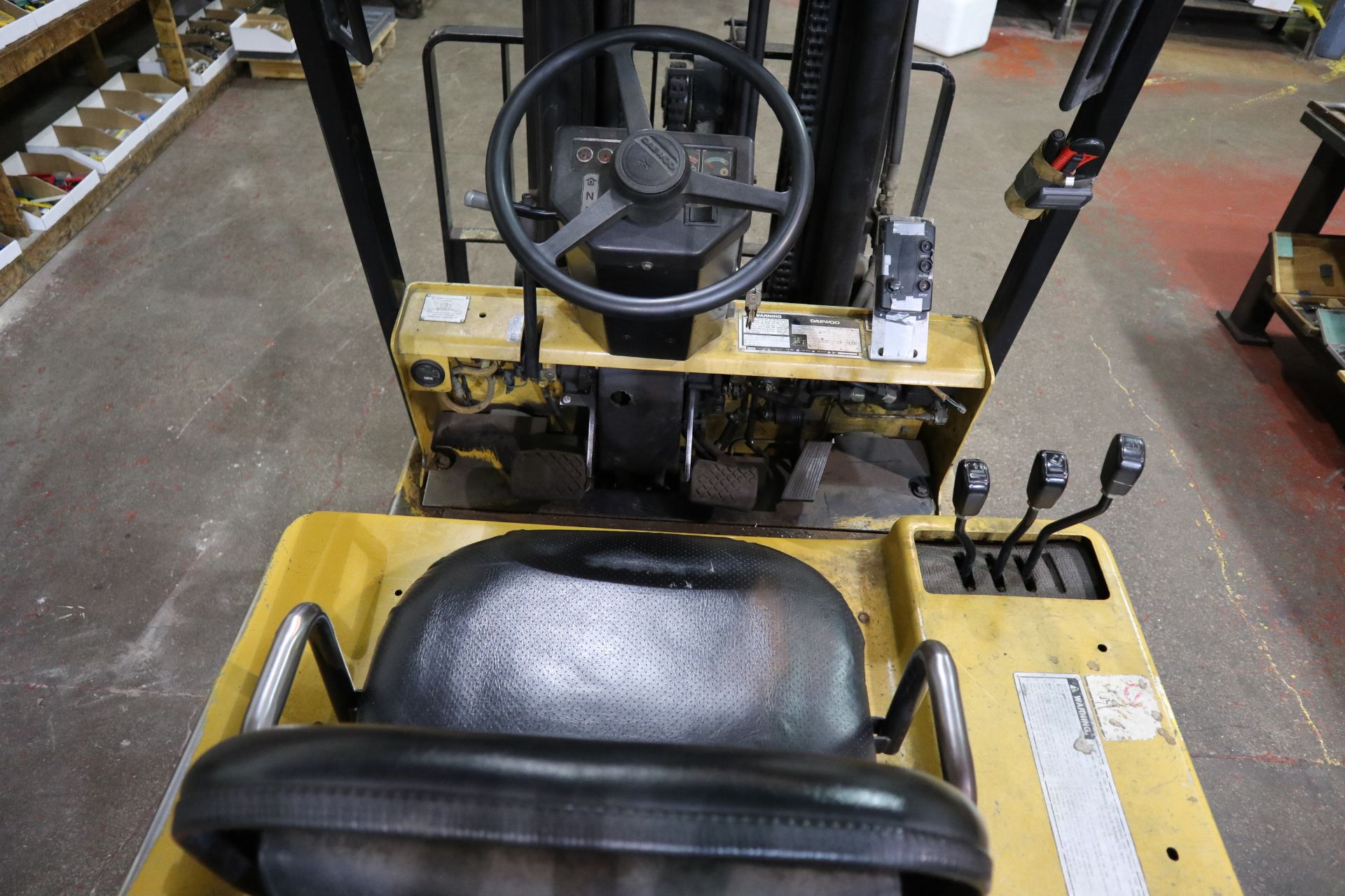 DOOSAN DAEWOO LIFT TRUCK MODEL CG30S-2, S/N 06-02377, TYPE LP, MAX CAPACITY 5300 LBS, SIDE SHIFT * - Image 4 of 6