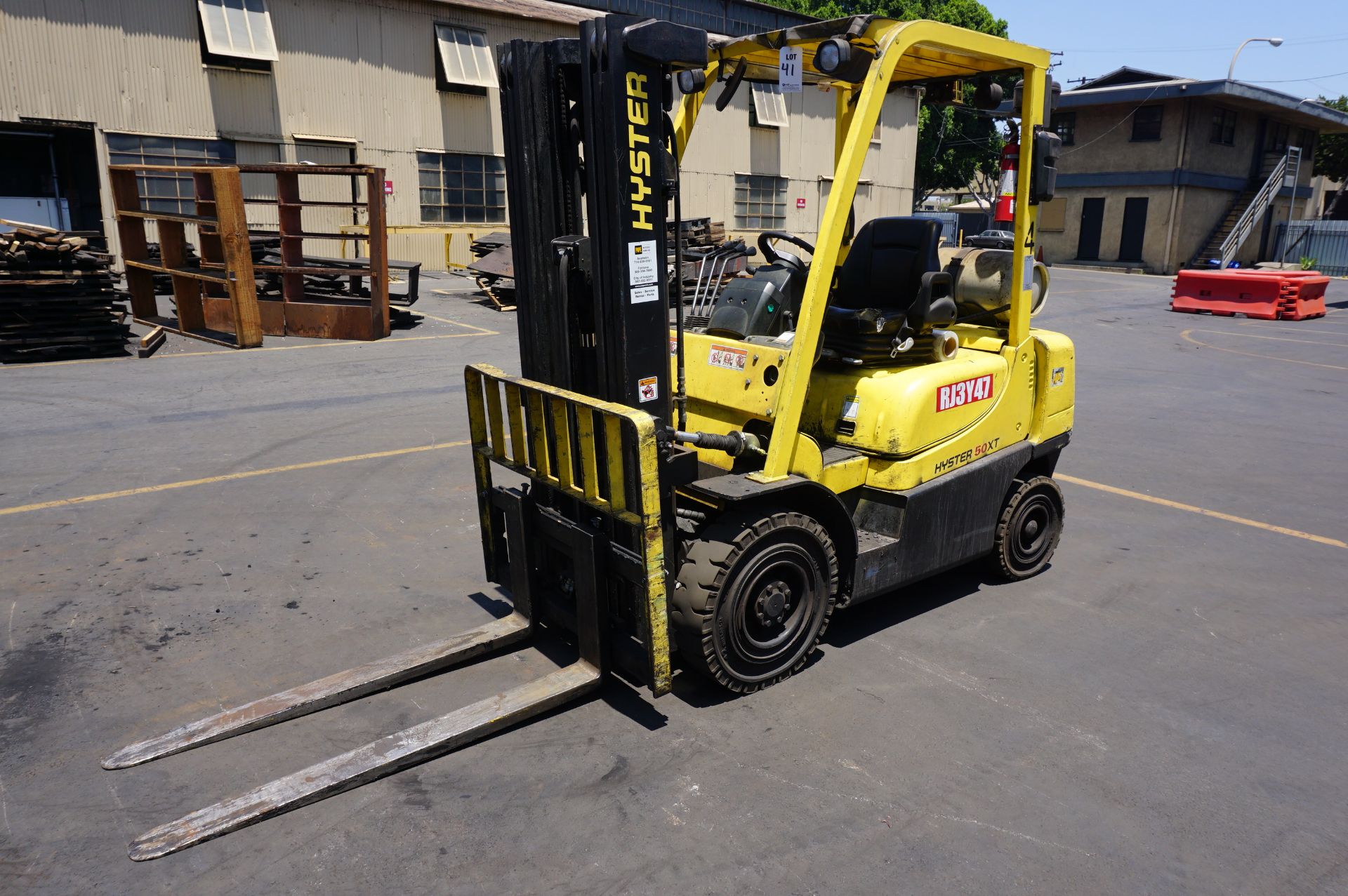 HYSTER MODEL H50XT LIFT TRUCK, SIDE SHIFT, GAS, MAX CAPACITY 4800 LBS, S/N A380V05046S