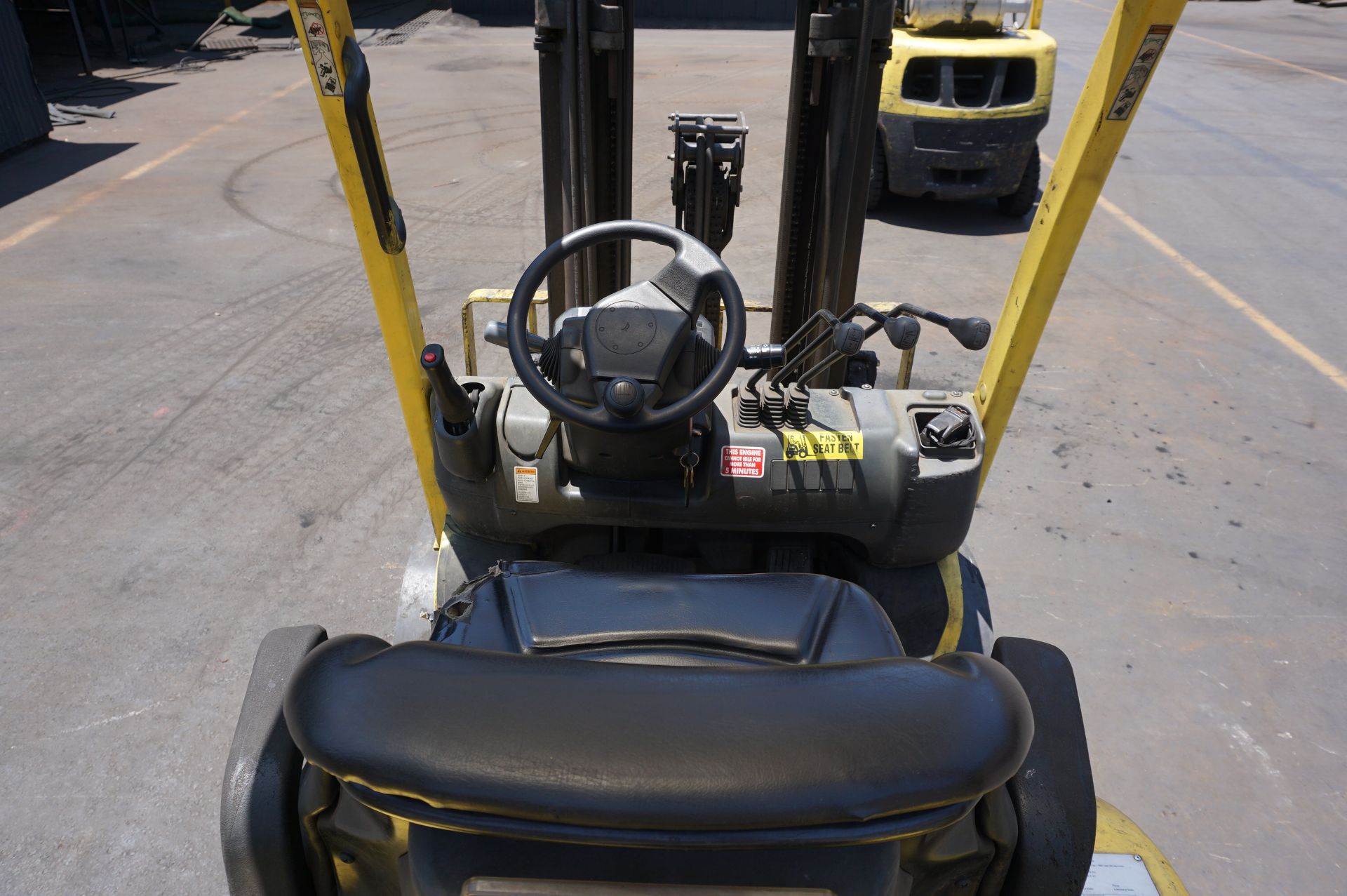 HYSTER MODEL H50XT LIFT TRUCK, SIDE SHIFT, GAS, MAX CAPACITY 4800 LBS, S/N A380V05046S - Image 6 of 8