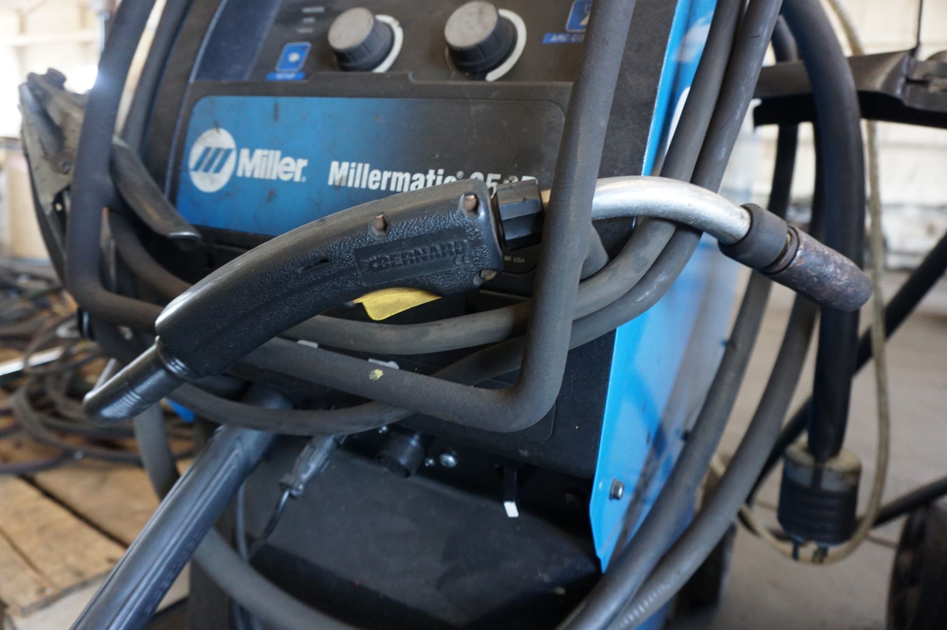 MILLER MILLERMATIC 350P MIG WELDER, S/N MK223004N, WITH WELD GUN & CABLE - Image 2 of 6