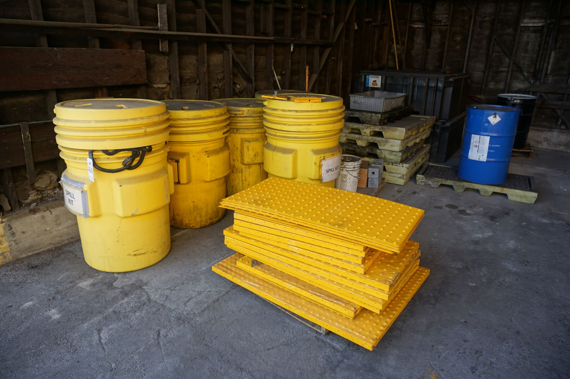 SAFETY LOT TO INCLUDE: SPILL CONTAINERS WITH SNAKES, RUMBLE STRIPS, ENPAC 2 AND 4 DRUM SPILL TRAYS