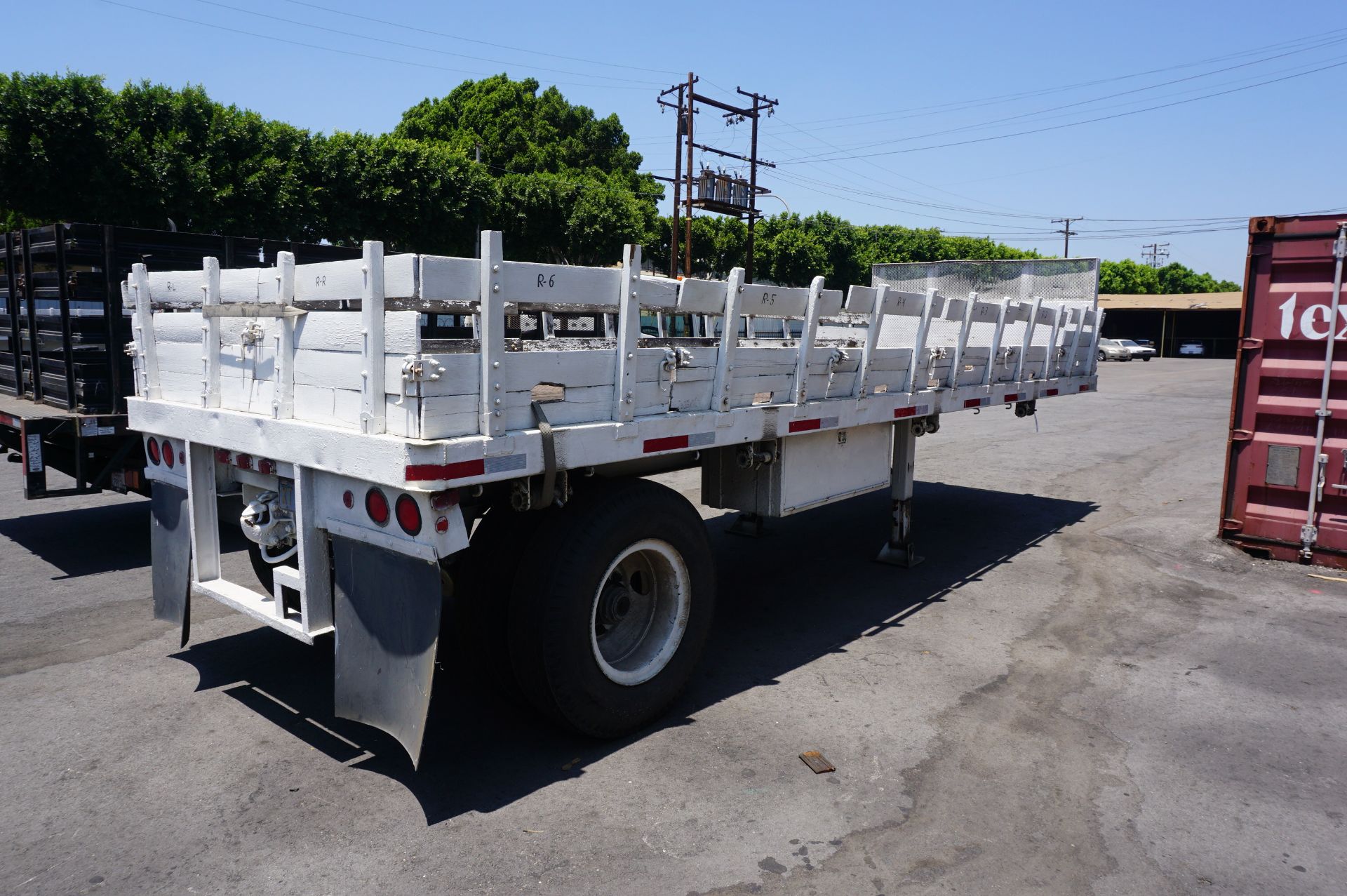 20' STAKE BED TRAILER - Image 2 of 8