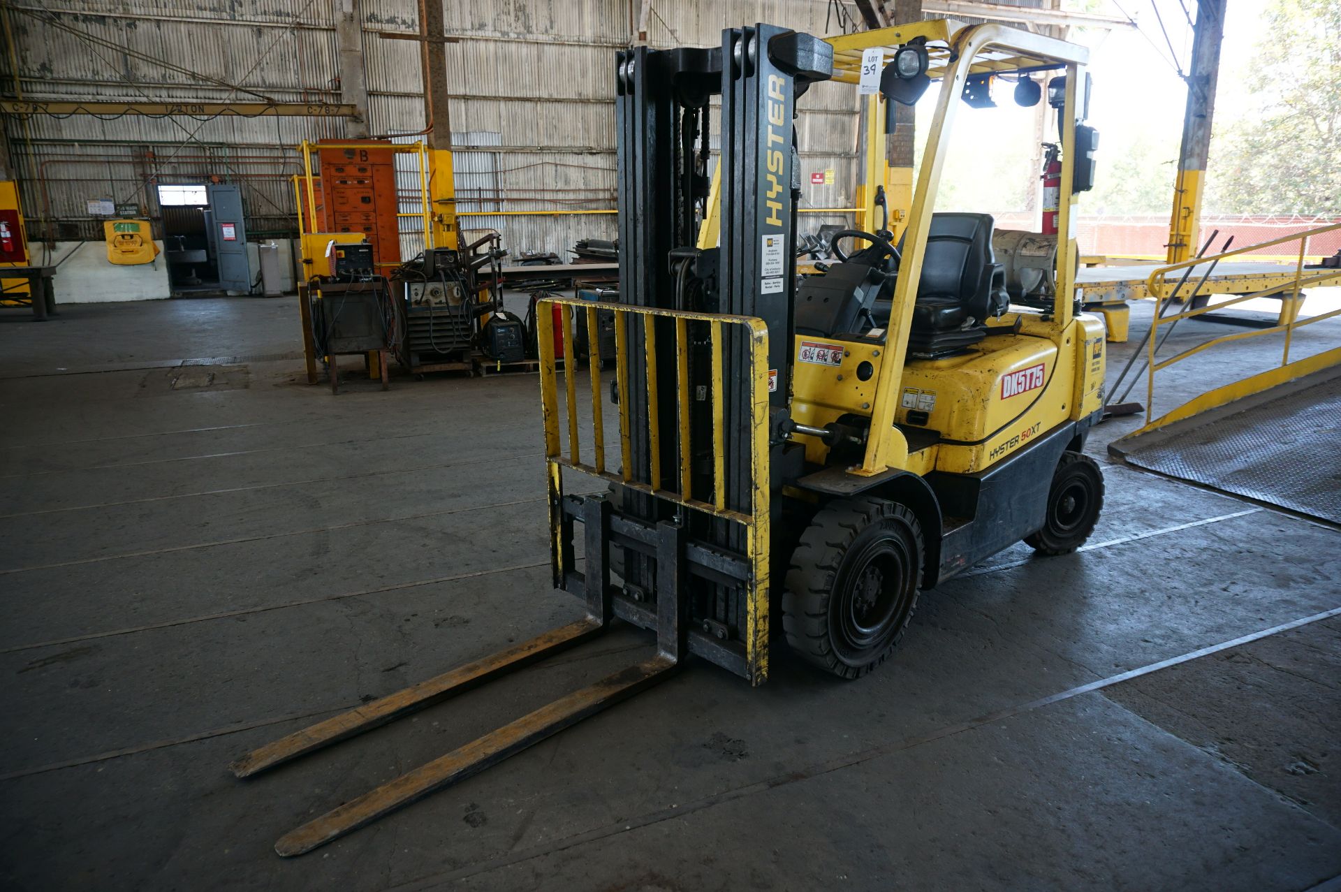 HYSTER MODEL H50XT LIFT TRUCK, SIDE SHIFT, GAS, MAX CAPACITY 4450 LBS, S/N A380V08215T