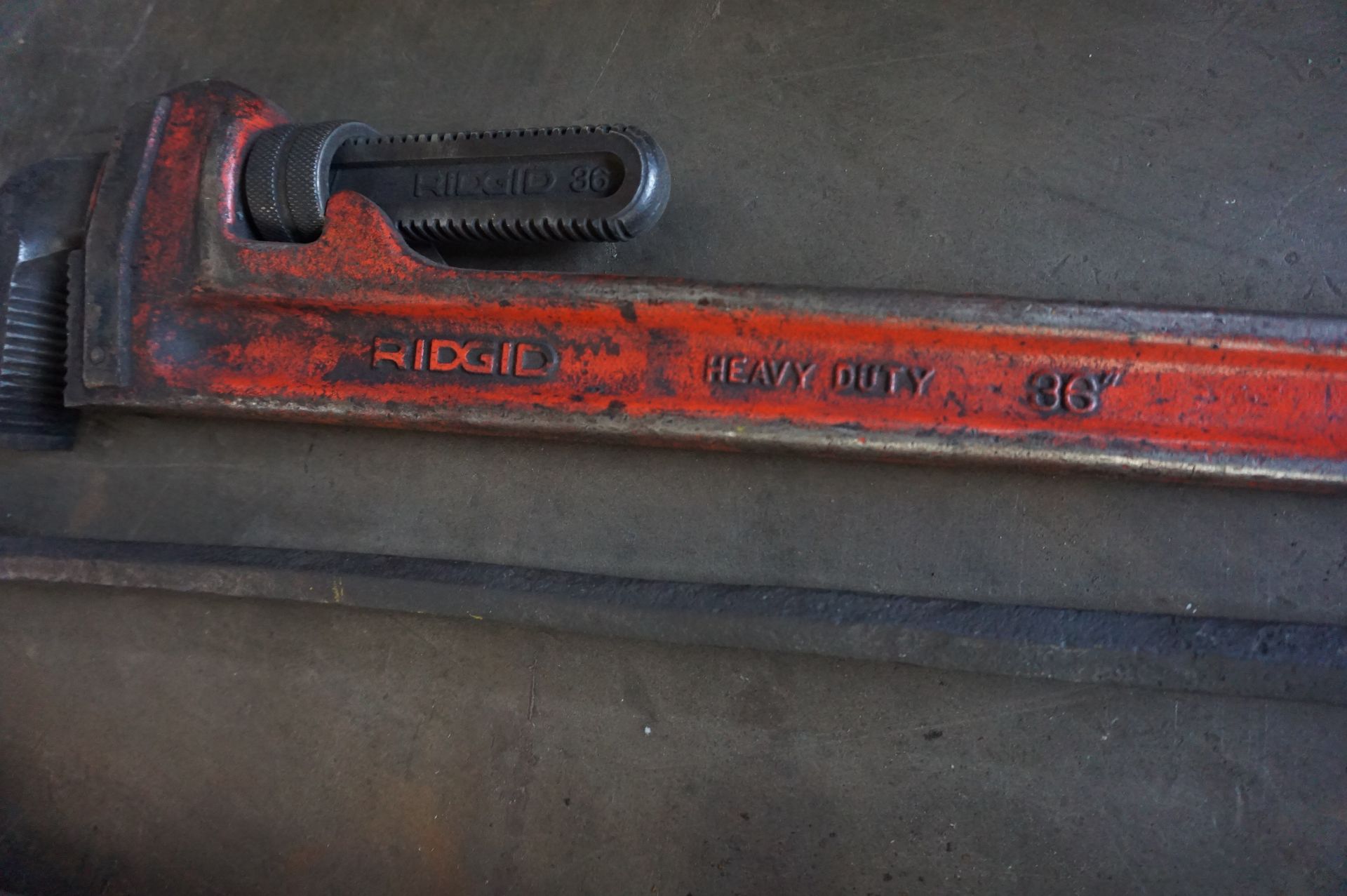 LOT TO INCLUDE: MISC. SLEDGEHAMMERS, METAL WORKING MALLETS AND HAMMERS, CROWBAR, AND RIDGID PIPE - Image 4 of 4