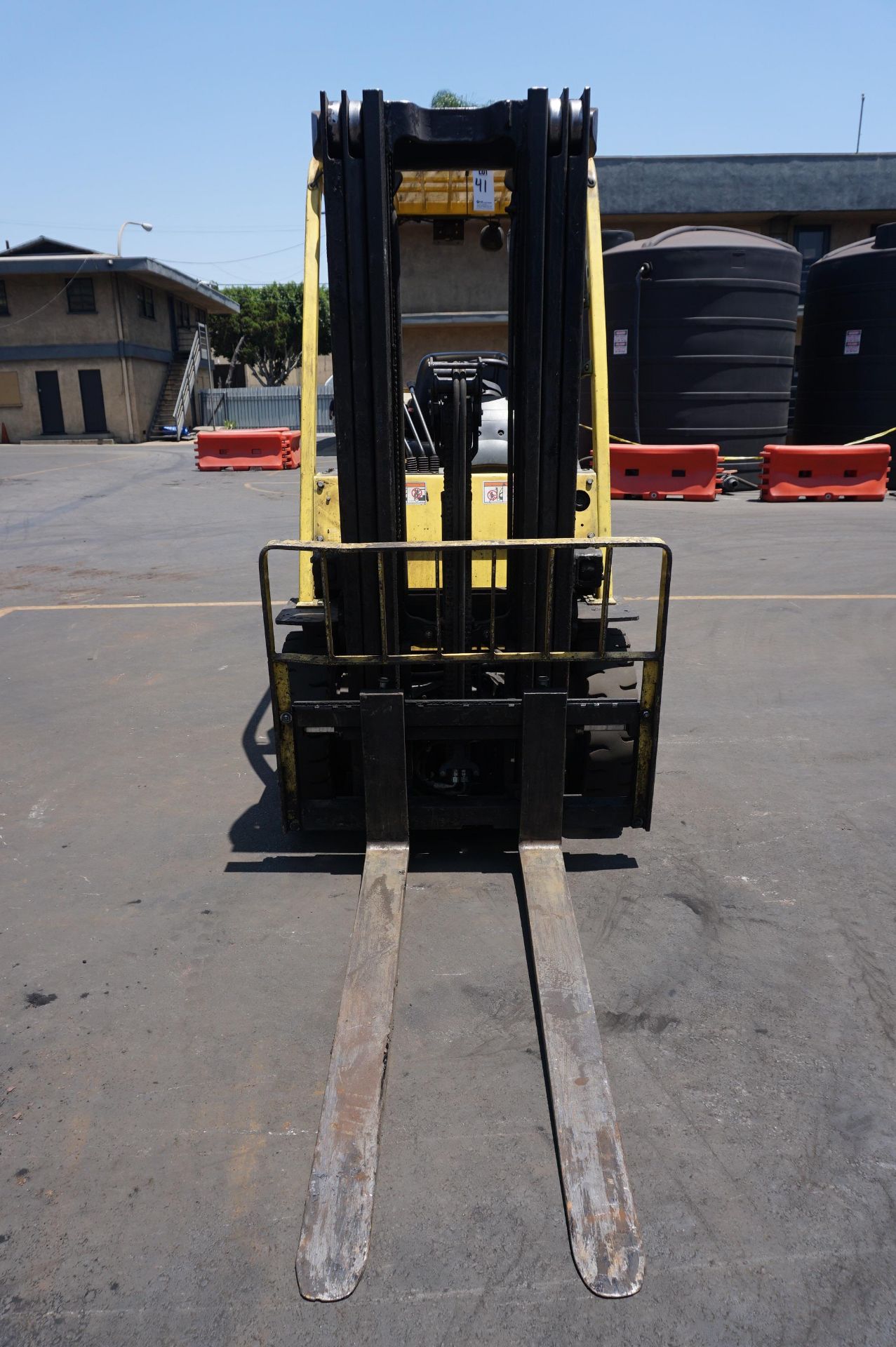 HYSTER MODEL H50XT LIFT TRUCK, SIDE SHIFT, GAS, MAX CAPACITY 4800 LBS, S/N A380V05046S - Image 3 of 8