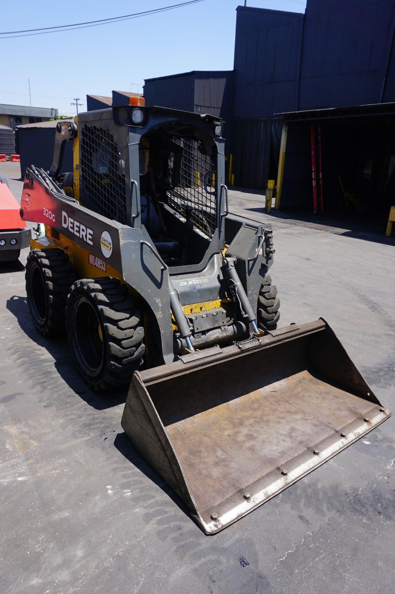 JOHN DEERE 320G SKID STEER, DIESEL, S/N 1T0320GATJJ333778 - Image 4 of 8