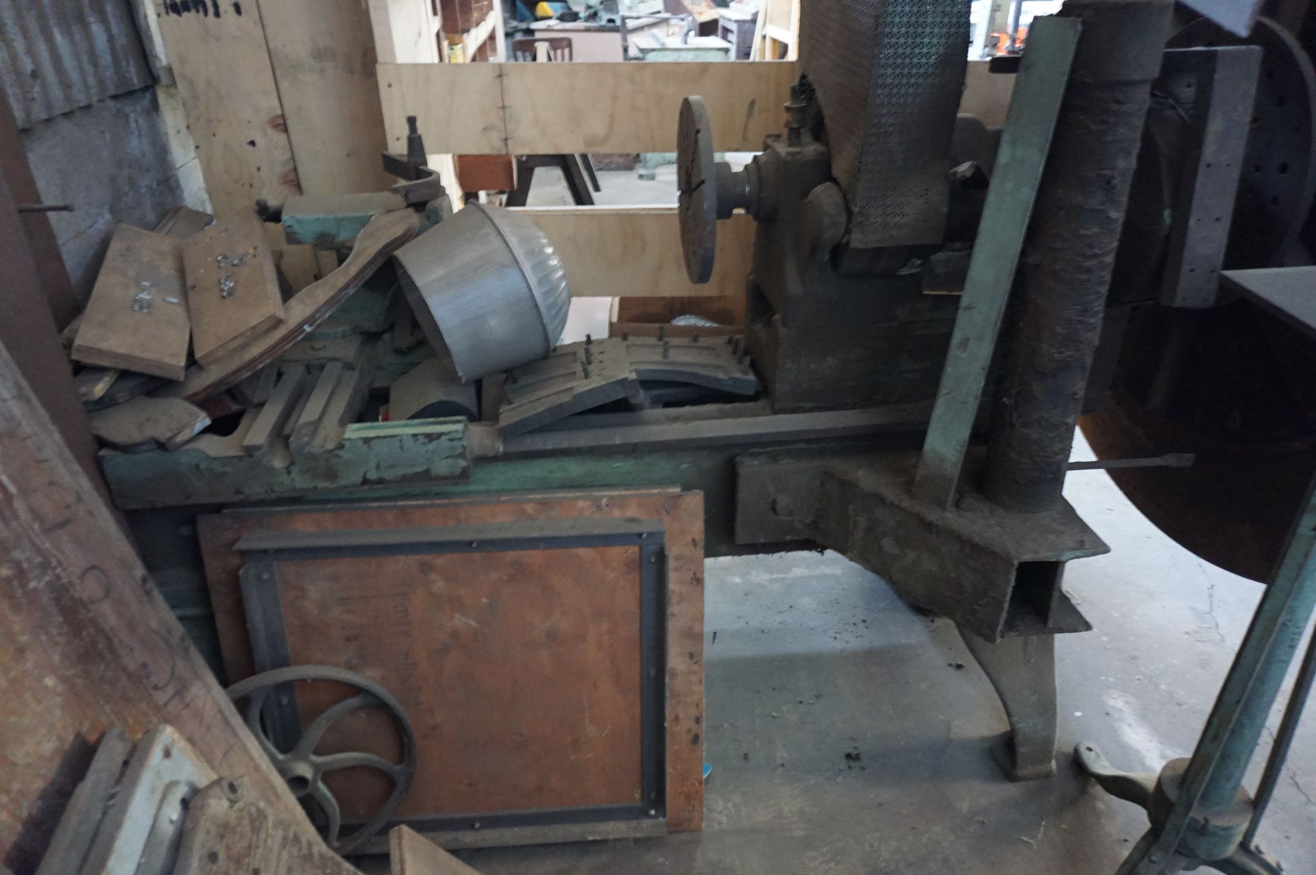 LARGE DISC SANDER *FOR PARTS* TO INCLUDE CONTENTS OF CORNER - Image 2 of 5