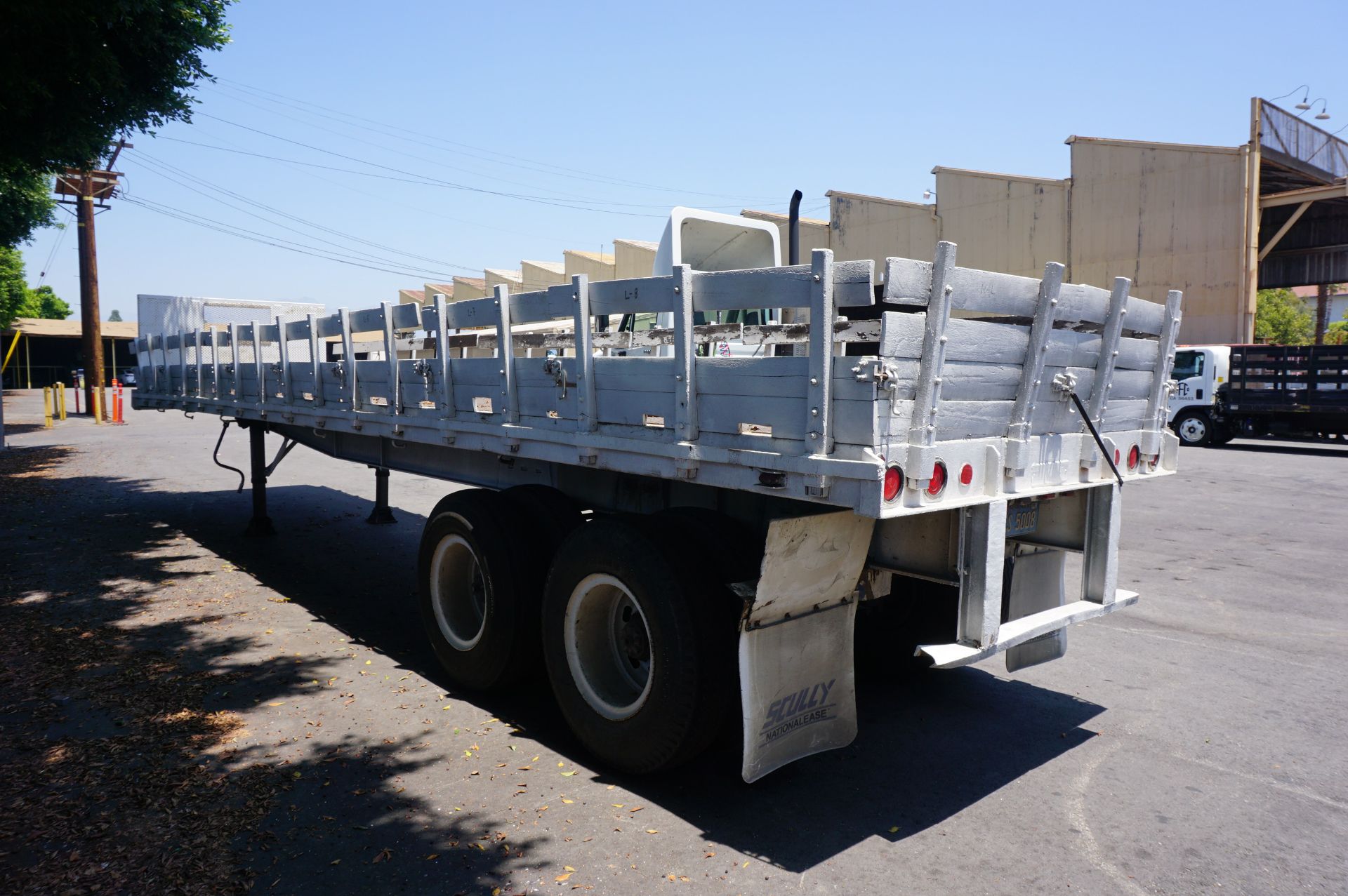 35' STAKE BED TRAILER - Image 3 of 7