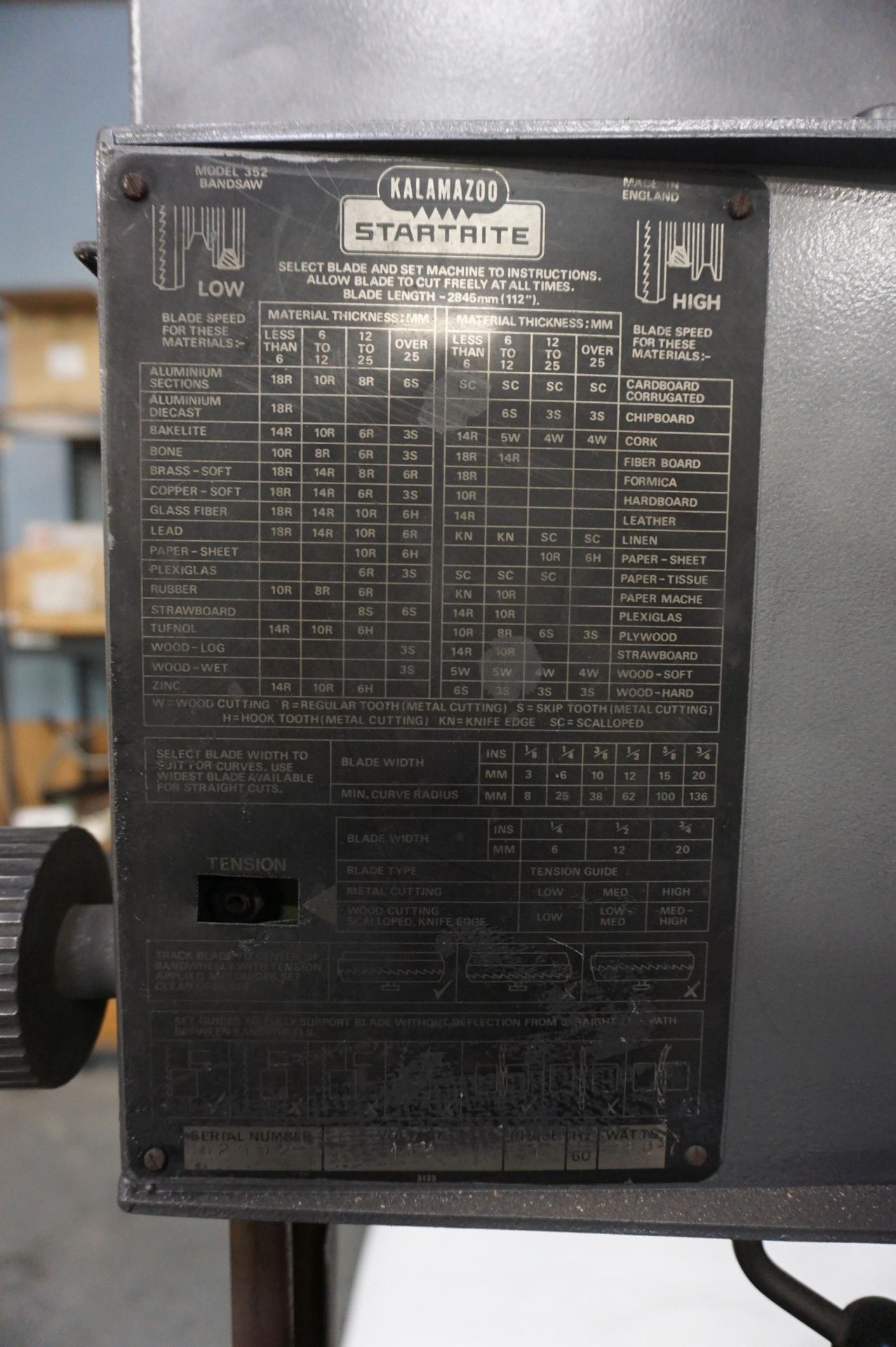 KALAMAZOO STARTRITE 352 VERTICAL BANDSAW, S/N 62992 17 ¾” X 17 ¾” TABLE, BLADE LENGTH 112” - Image 3 of 5