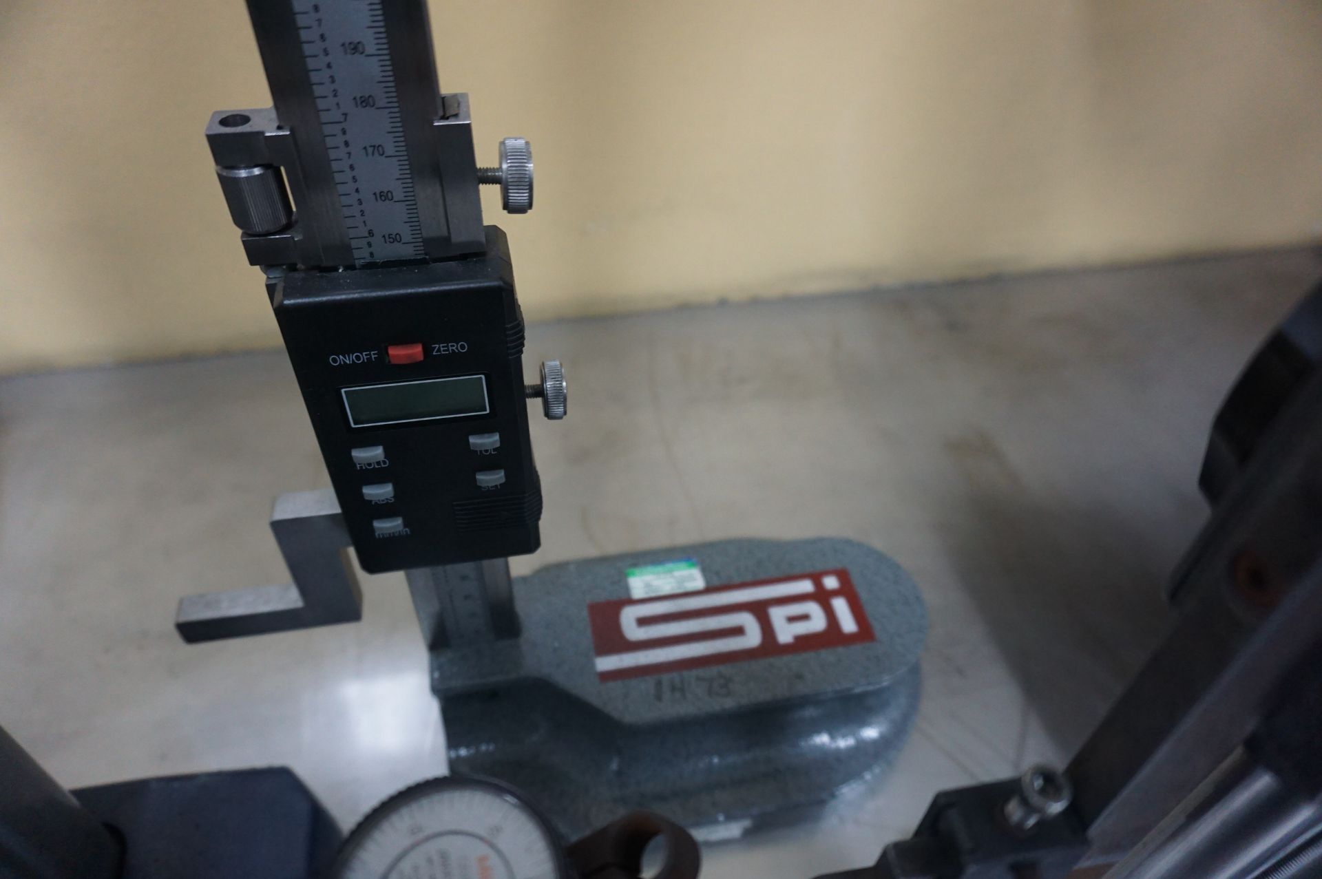 HEIGHT GAGE LOT TO INCLUDE: (1) 24" SPI DIGITAL HEIGHT GAUGE, (1) 18" MITUTOYO DIAL HEIGHT GAUGE, ( - Image 5 of 5