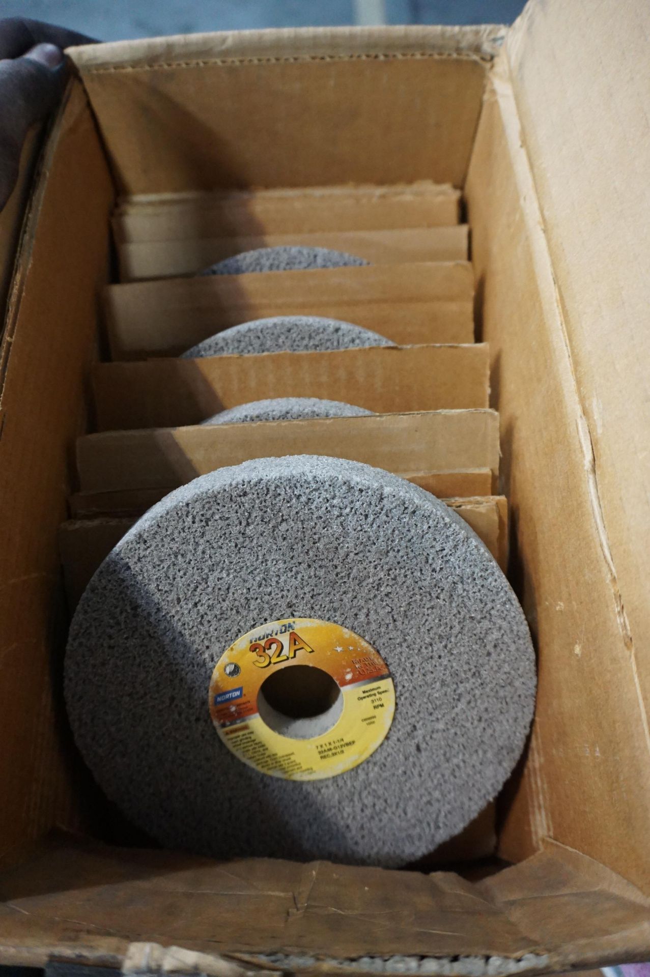 GRINDING SUPPORT LOT TO INCLUDE: VARIED SIZES OF NORTON GRINDING WHEELS - Image 4 of 5