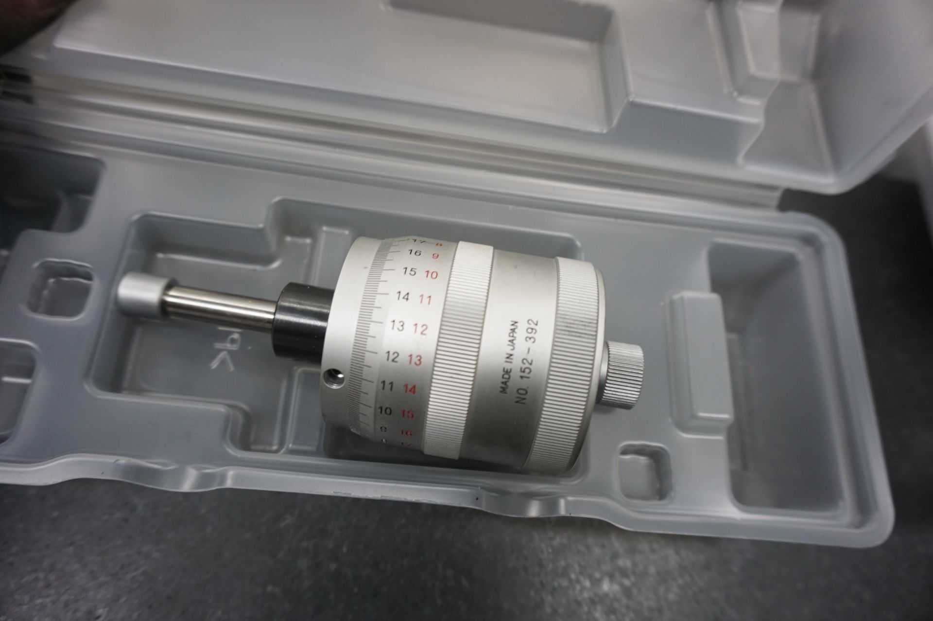 LOT TO INCLUDE: (1) MITUTOYO DIGIMATIC 164-162 MICROMETER HEAD, (2) MITUTOYO 152-392 MICROMETER - Image 3 of 5