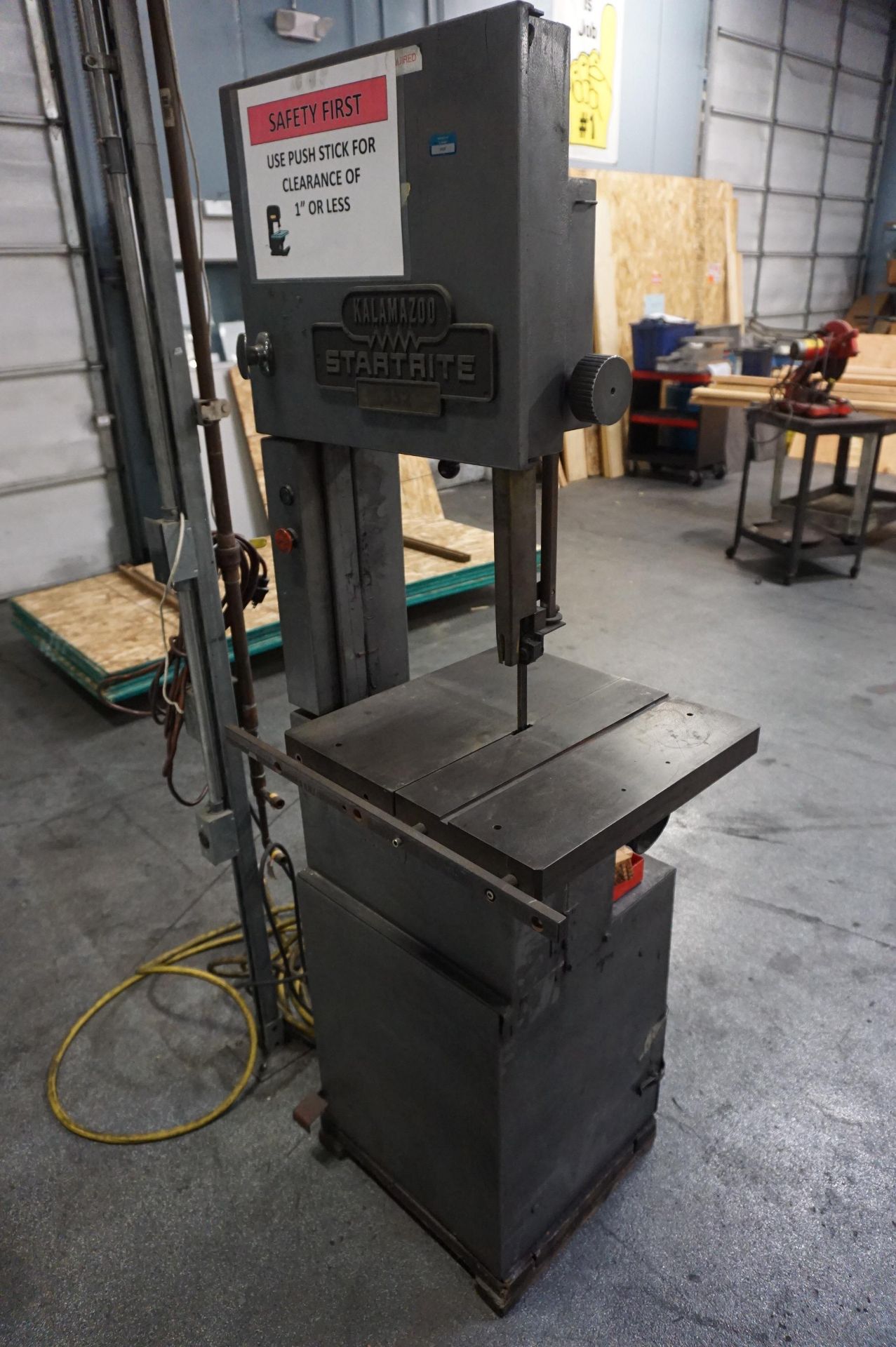 KALAMAZOO STARTRITE 352 VERTICAL BANDSAW, S/N 62992 17 ¾” X 17 ¾” TABLE, BLADE LENGTH 112” - Image 5 of 5