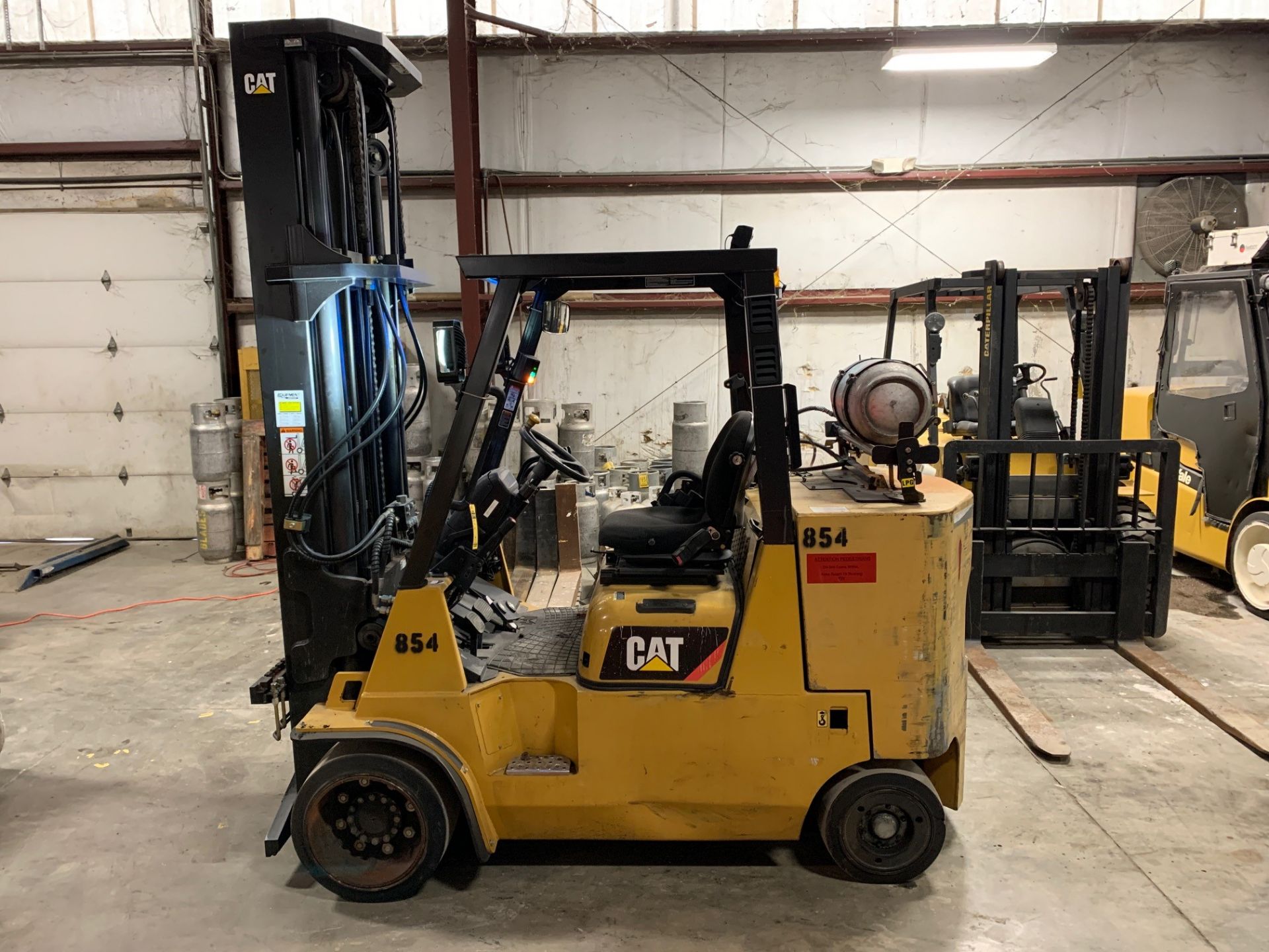 2011 CATERPILLAR 12,000-LB. CAPACITY FORKLIFT, MODEL: GC55KS, S/N: AT88A30584, LPG, MONOTROL TRANSMI