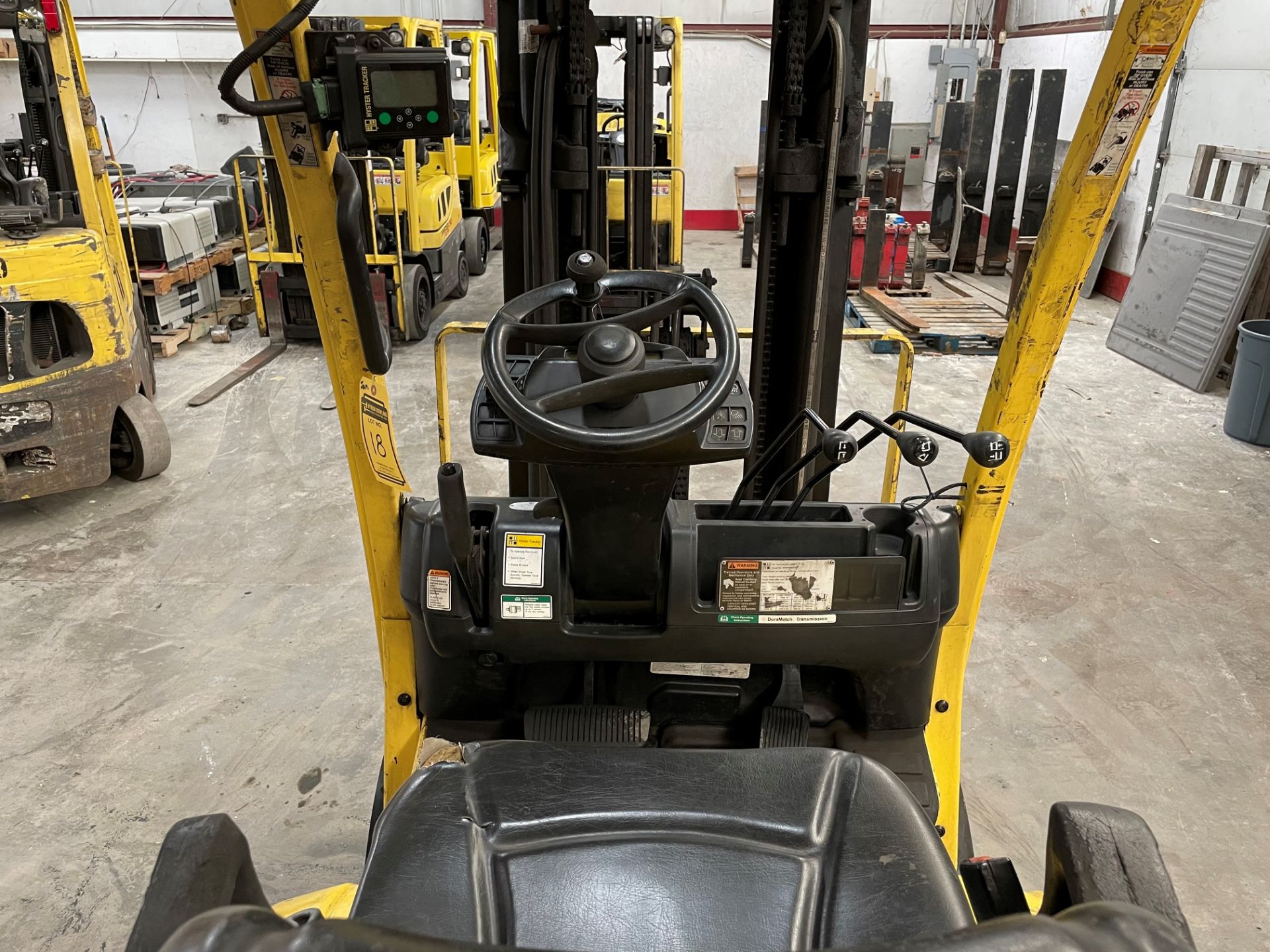 2017 HYSTER 5,000-LB. CAPACITY FORKLIFT, MODEL: S50FT, S/N H187V08181R, LPG, LEVER SHIFT TRANSMISSIO - Image 5 of 6