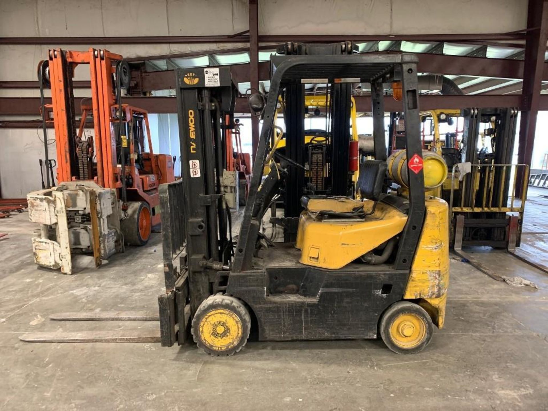 DAEWOO 4,000-LB. CAPACITY FORKLIFT, MODEL: GC20E-3, S/N: CV-01423, LPG, SOLID TIRES, LEVER SHIFT TRA