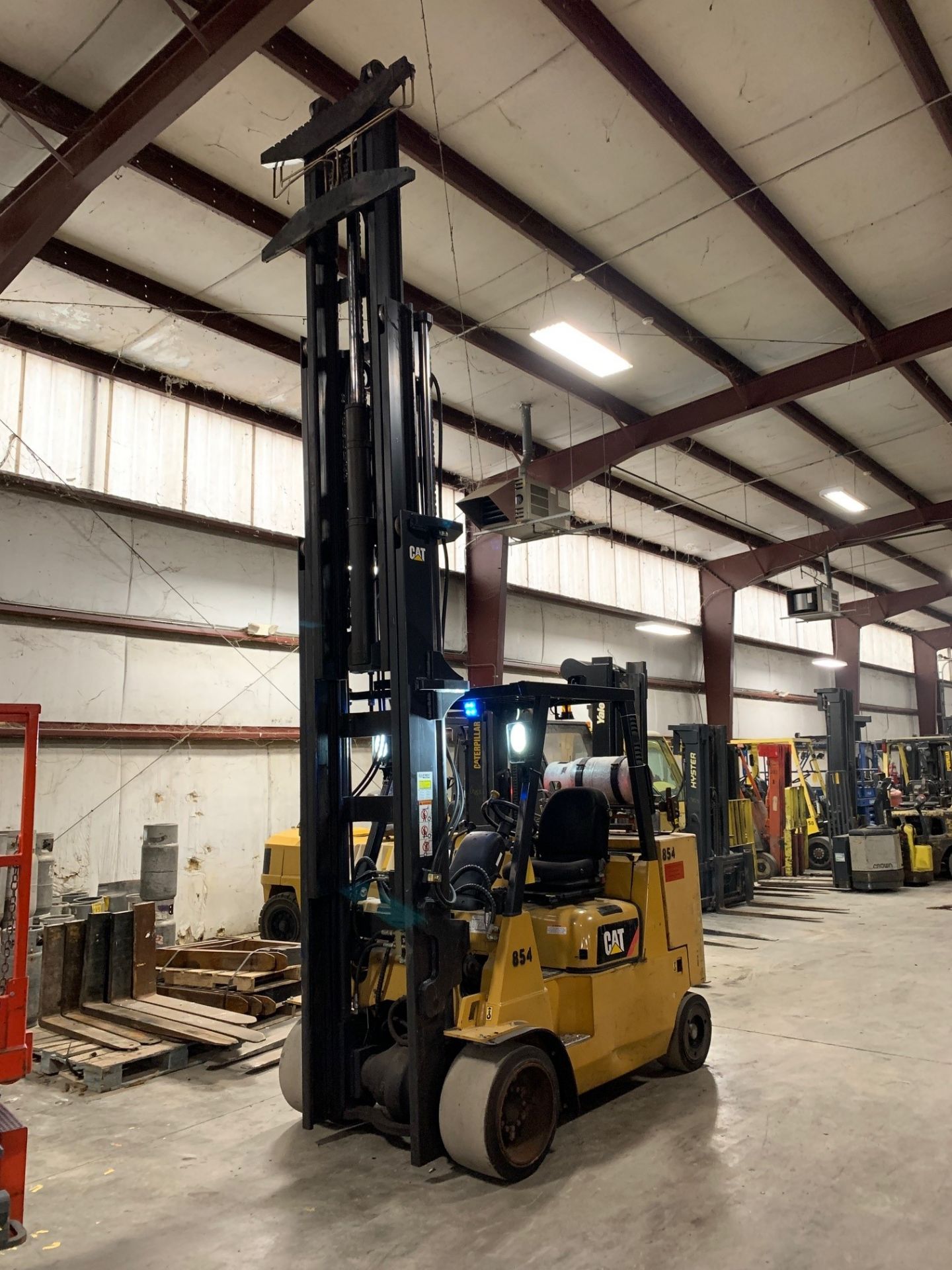 2011 CATERPILLAR 12,000-LB. CAPACITY FORKLIFT, MODEL: GC55KS, S/N: AT88A30584, LPG, MONOTROL TRANSMI - Image 7 of 7