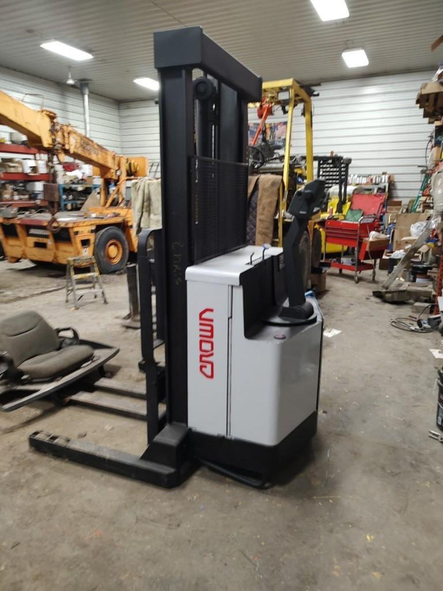 CROWN 4,000-LB. CAPACITY WALK-BEHIND FORKLIFT/STACKER, MODEL: 40WTL-S, S/N: 1A150720, 24V, 2-STAGE M - Image 4 of 7