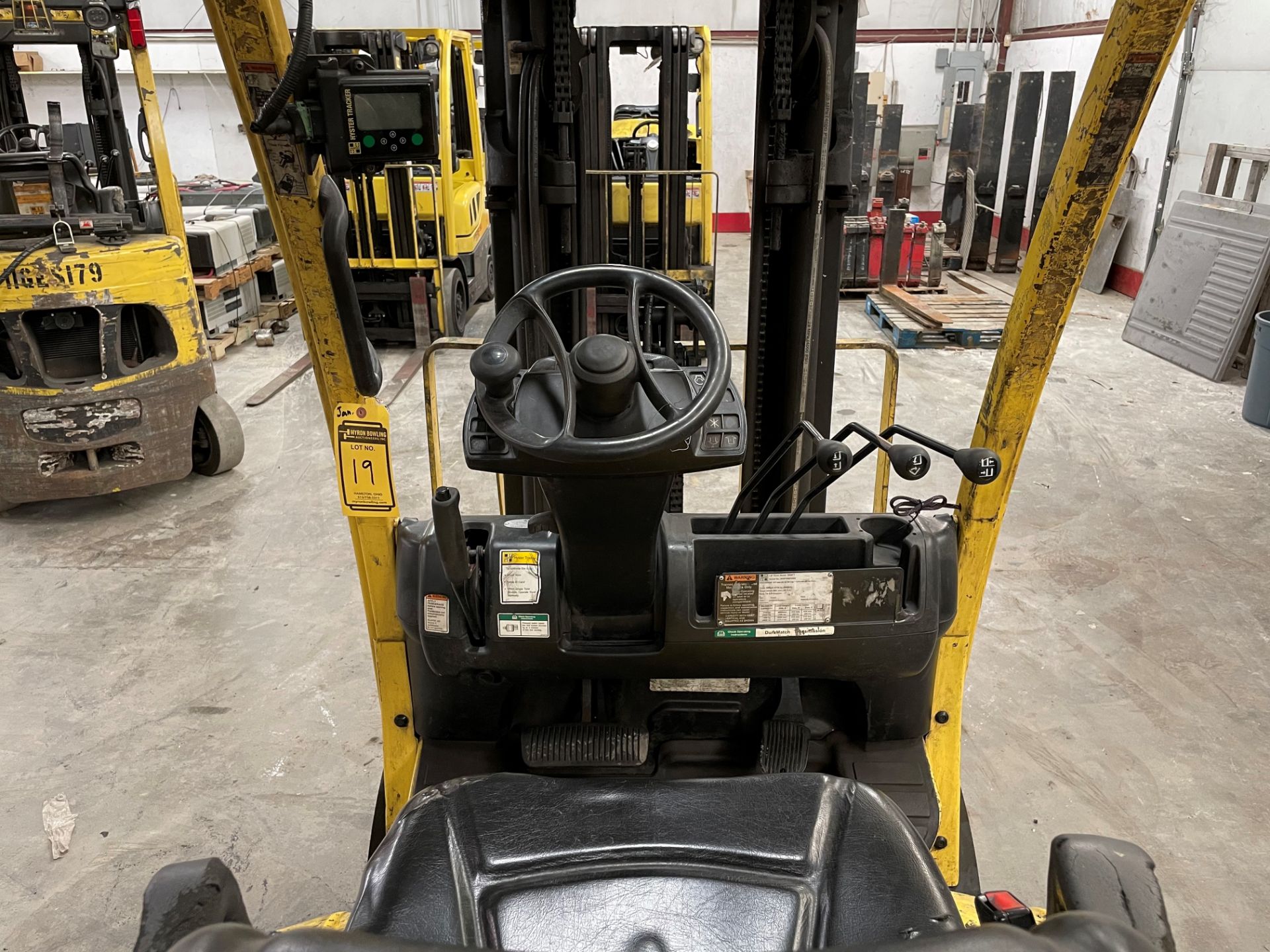 2017 HYSTER 5,000-LB. CAPACITY FORKLIFT, MODEL: S50FT, S/N H187V08159R, LPG, LEVER SHIFT TRANSMISSIO - Image 5 of 6