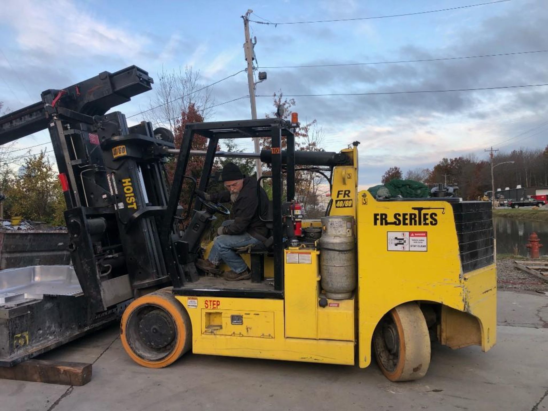 2017 HOIST FR-40/60 EXTENDABLE COUNTERWEIGHT FORKLIFT, 60,000-LB. CAPACITY @ 36'' LOAD CENTER WITH C - Image 11 of 15