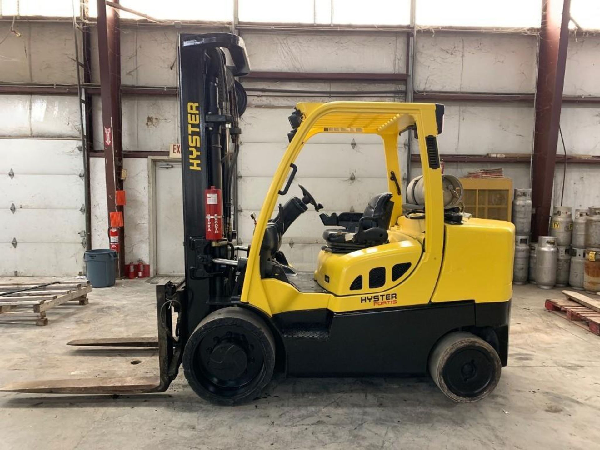 2007 HYSTER 15,500-LB. CAPACITY FORKLIFT, MODEL: S155FT, S/N: D024V01865E, LPG, LEVER SHIFT TRANSMIS