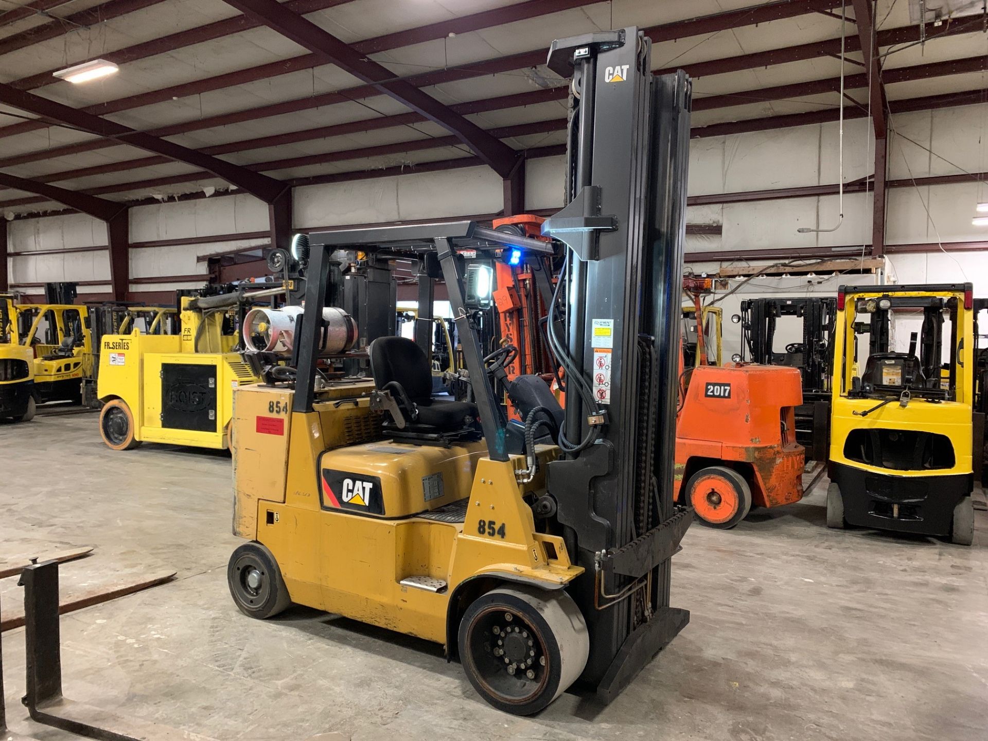 2011 CATERPILLAR 12,000-LB. CAPACITY FORKLIFT, MODEL: GC55KS, S/N: AT88A30584, LPG, MONOTROL TRANSMI - Image 3 of 7