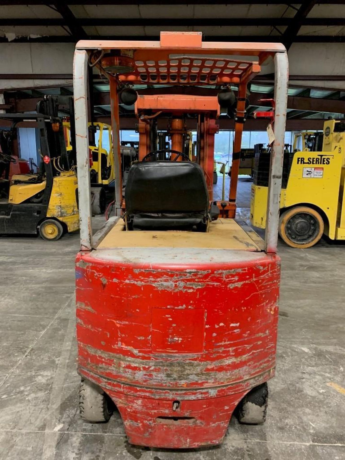 HYSTER 5,000-LB. CAPACITY FORKLIFT, MODEL: E50, S/N: N/A, 48V ELECTRIC WITH EXCELLENT BATTERY, MONOT - Image 5 of 8