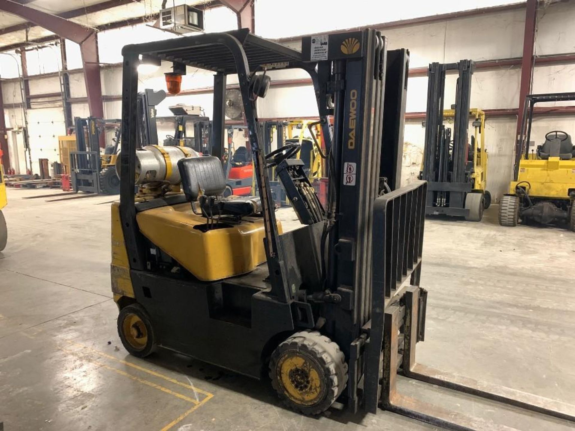 DAEWOO 4,000-LB. CAPACITY FORKLIFT, MODEL: GC20E-3, S/N: CV-01423, LPG, SOLID TIRES, LEVER SHIFT TRA - Image 4 of 5