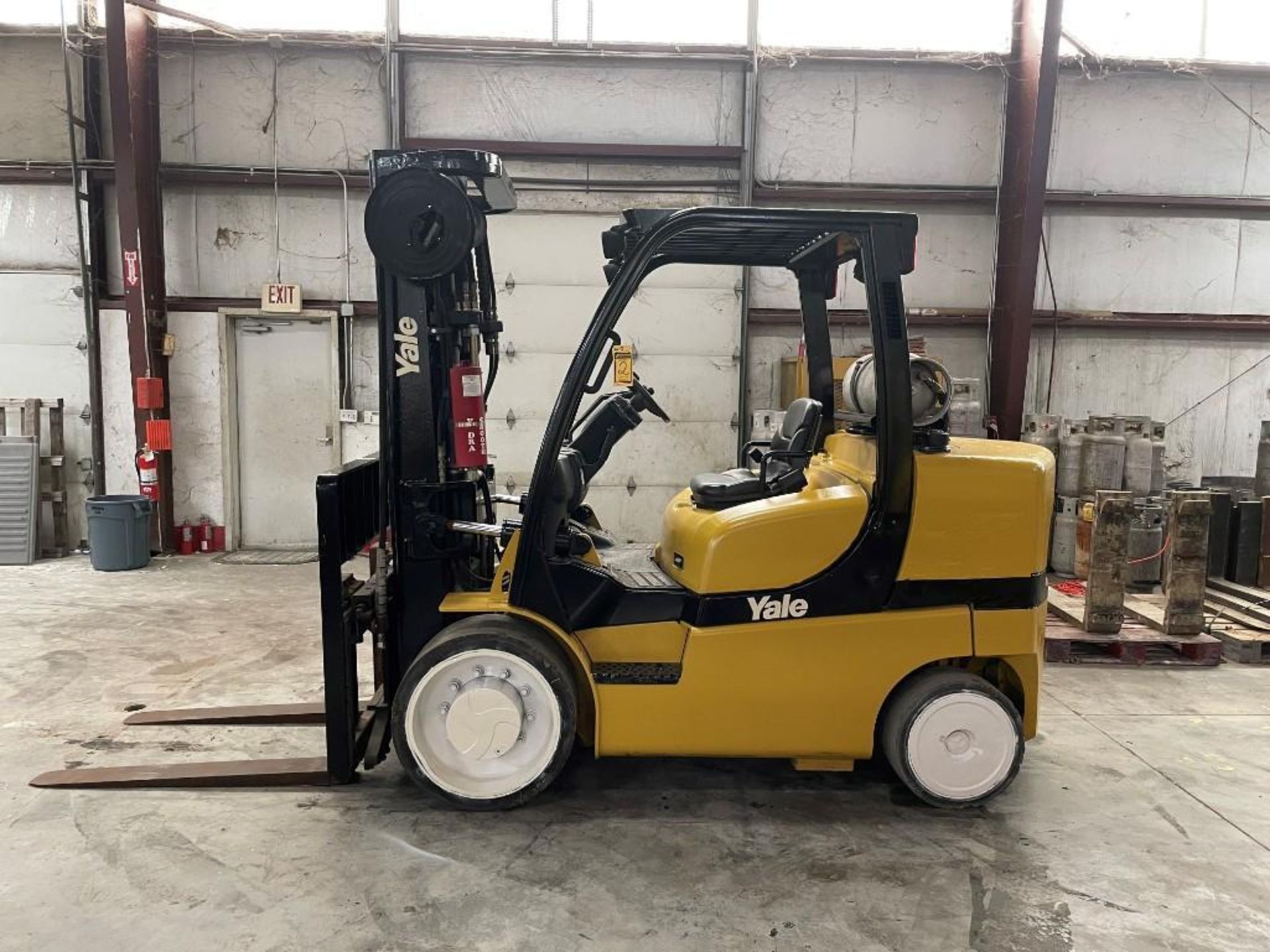 2007 YALE 15,500-LB. CAPACITY FORKLIFT, MODEL: GLC155VX, S/N: C879V01567E, LPG, LEVER SHIFT TRANSMIS