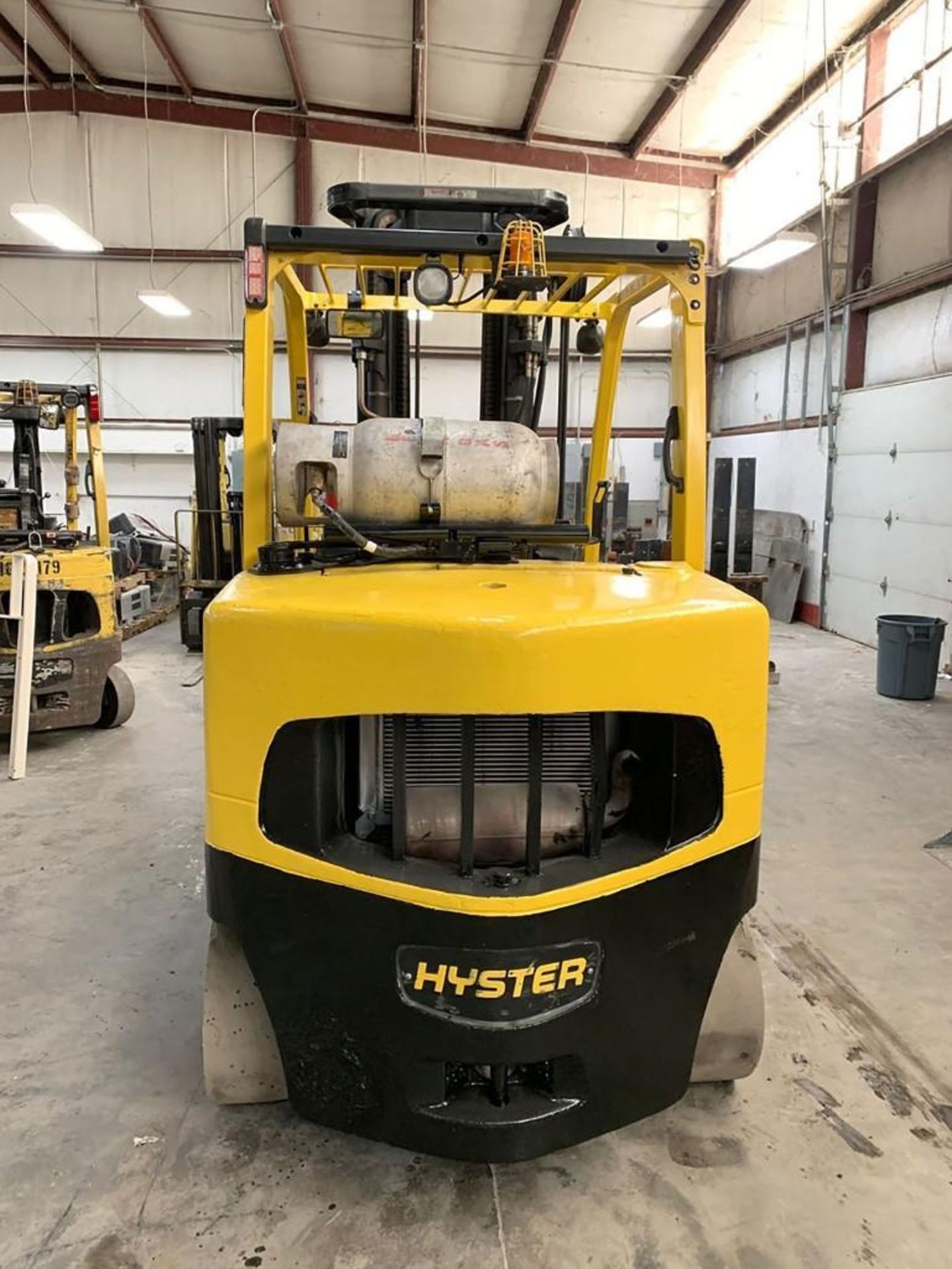 2007 HYSTER 15,500-LB. CAPACITY FORKLIFT, MODEL: S155FT, S/N: D024V01865E, LPG, LEVER SHIFT TRANSMIS - Image 4 of 6