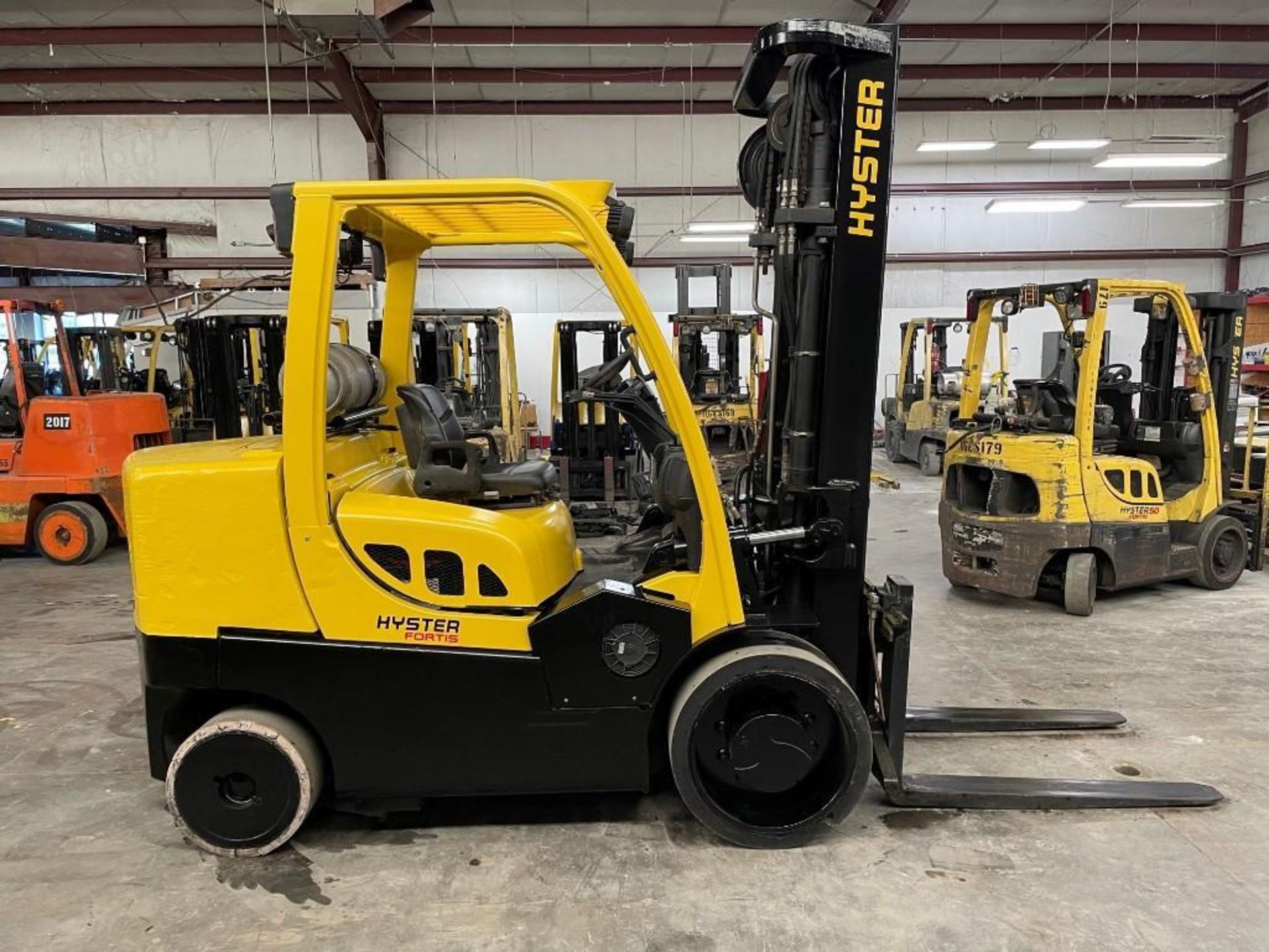 2010 HYSTER 15,500-LB. CAPACITY FORKLIFT, MODEL: S155FT, S/N: E024V01772G, LPG, LEVER SHIFT TRANSMIS