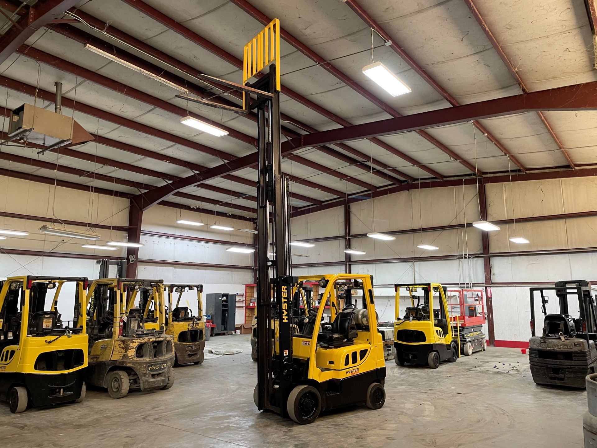 2017 HYSTER 5,000-LB. CAPACITY FORKLIFT, MODEL: S50FT, S/N H187V08171R, LPG, LEVER SHIFT TRANSMISSIO - Image 6 of 6