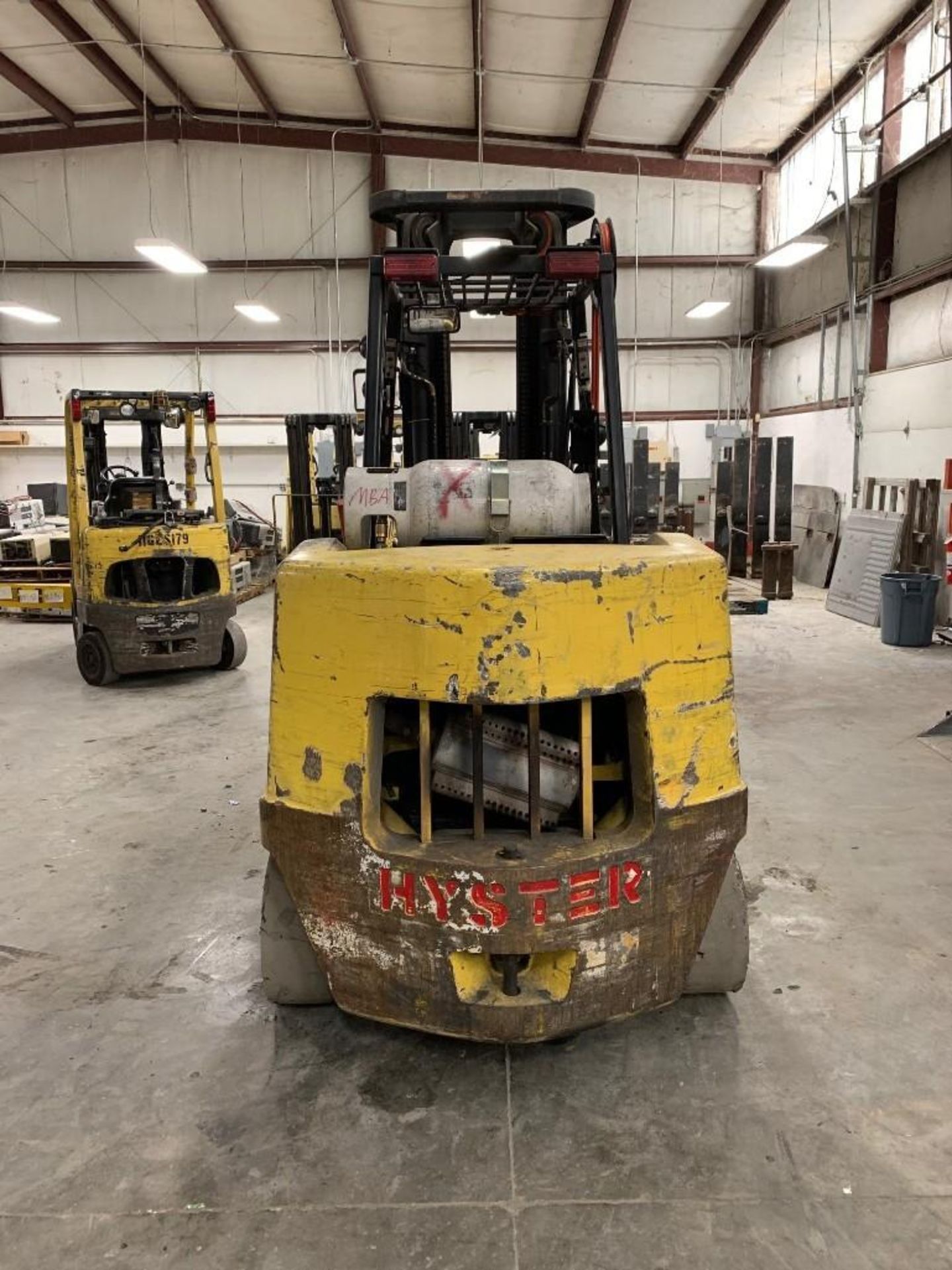 2003 HYSTER 15,500-LB. CAPACITY FORKLIFT, MODEL: S155XL2, S/N: B024V02187A, LPG, LEVER SHIFT TRANSMI - Image 4 of 5