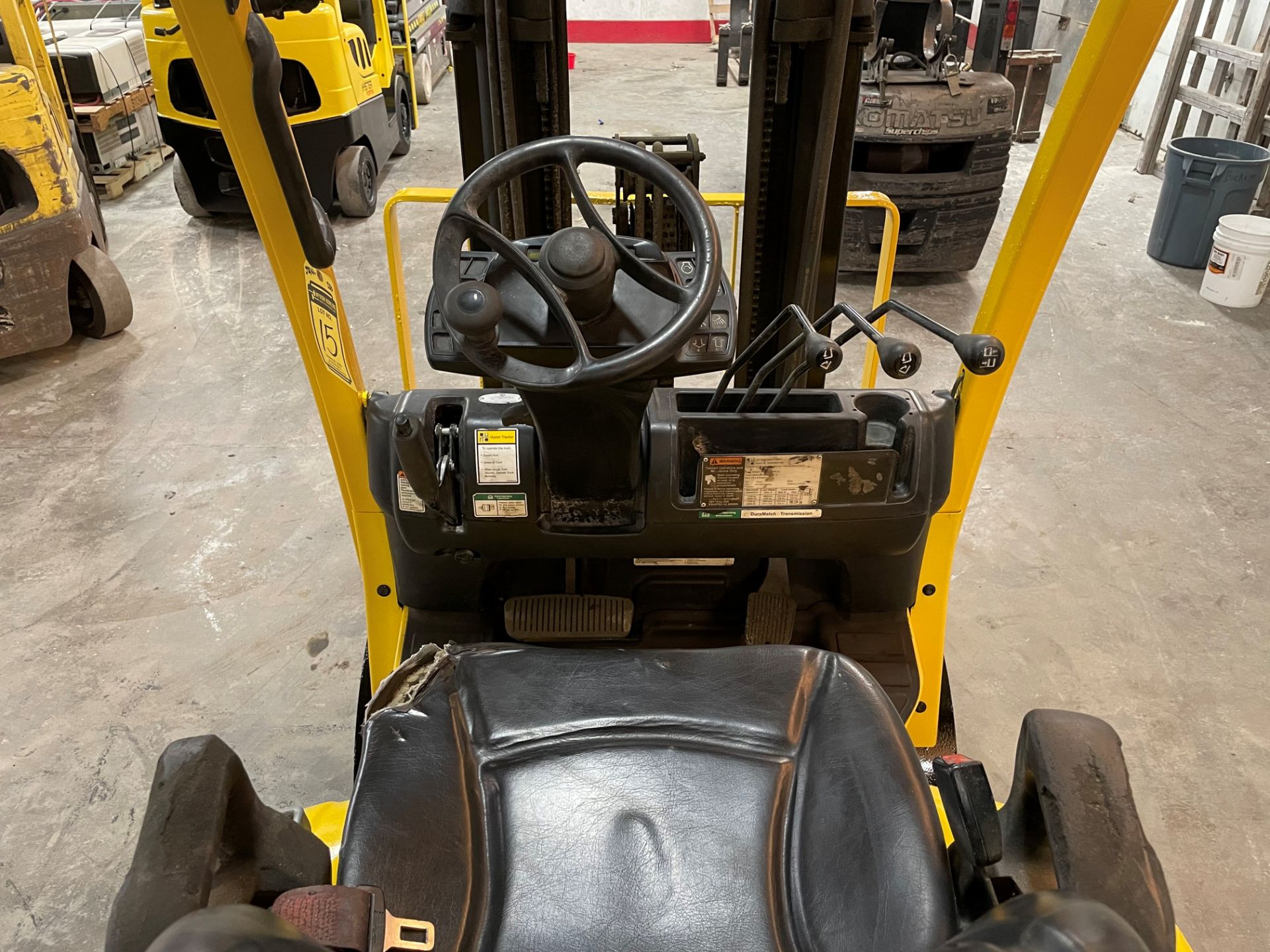 2017 HYSTER 5,000-LB. CAPACITY FORKLIFT, MODEL: S50FT, S/N H187V08176R, LPG, LEVER SHIFT TRANSMISSIO - Image 5 of 6