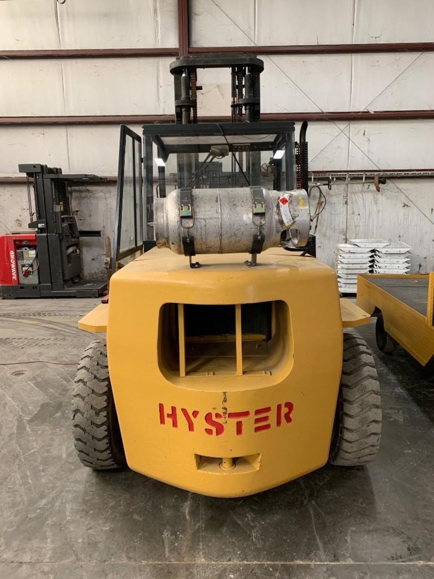 1993 HYSTER 15,500-LB. CAPACITY FORKLIFT, MODEL: H155XL, S/N: F006A01772G, LPG, LEVER SHIFT TRANSMIS - Image 7 of 8