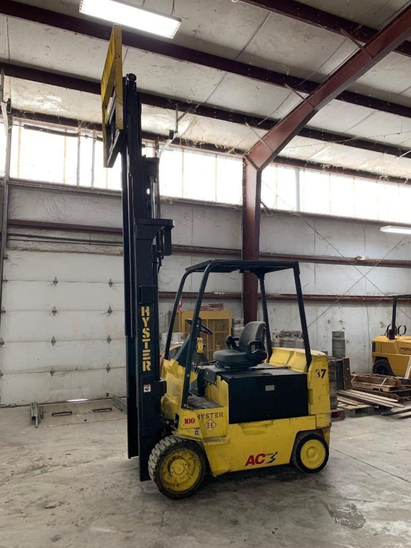 2005 HYSTER EE-RATED 10,000-LB. CAPACITY FORKLIFT, MODEL: E100ZS, S/N: D098N01783C, 48V ELECTRIC WIT - Image 2 of 7