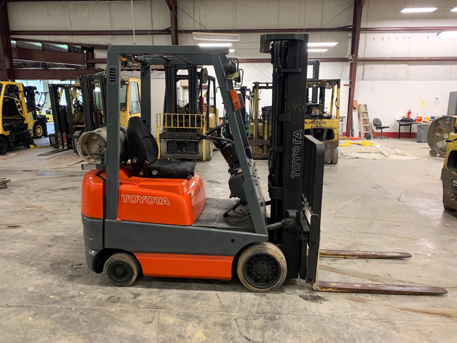 TOYOTA 3,000-LB. CAPACITY FORKLIFT, MODEL: 42-6FGCU15, S/N: 63160, LPG, SOLID NON-MARKING TIRES, LEV - Image 5 of 5