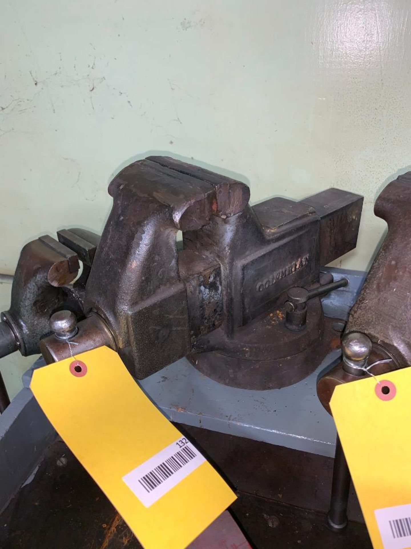 COLUMBIAN 4'' BENCH VISE