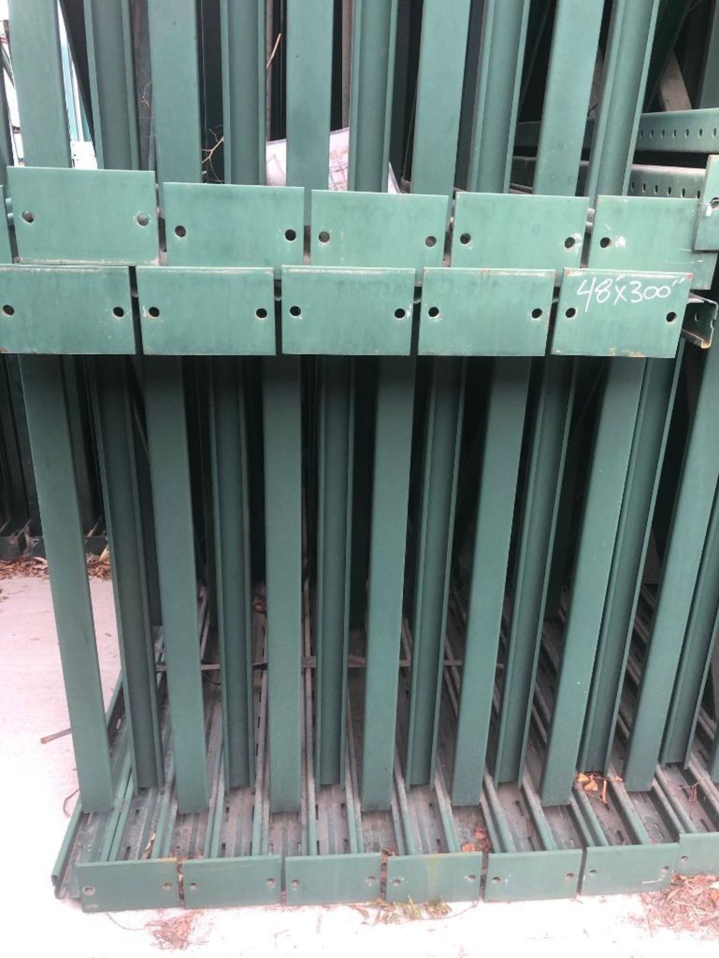 (133X) RIDG-U-RAK STYLE UPRIGHTS, (45) 54'' D X 300'' H, COLUMN: 4'' X 3'', GAUGE: GNA, BASEPLATE: 5 - Image 3 of 4