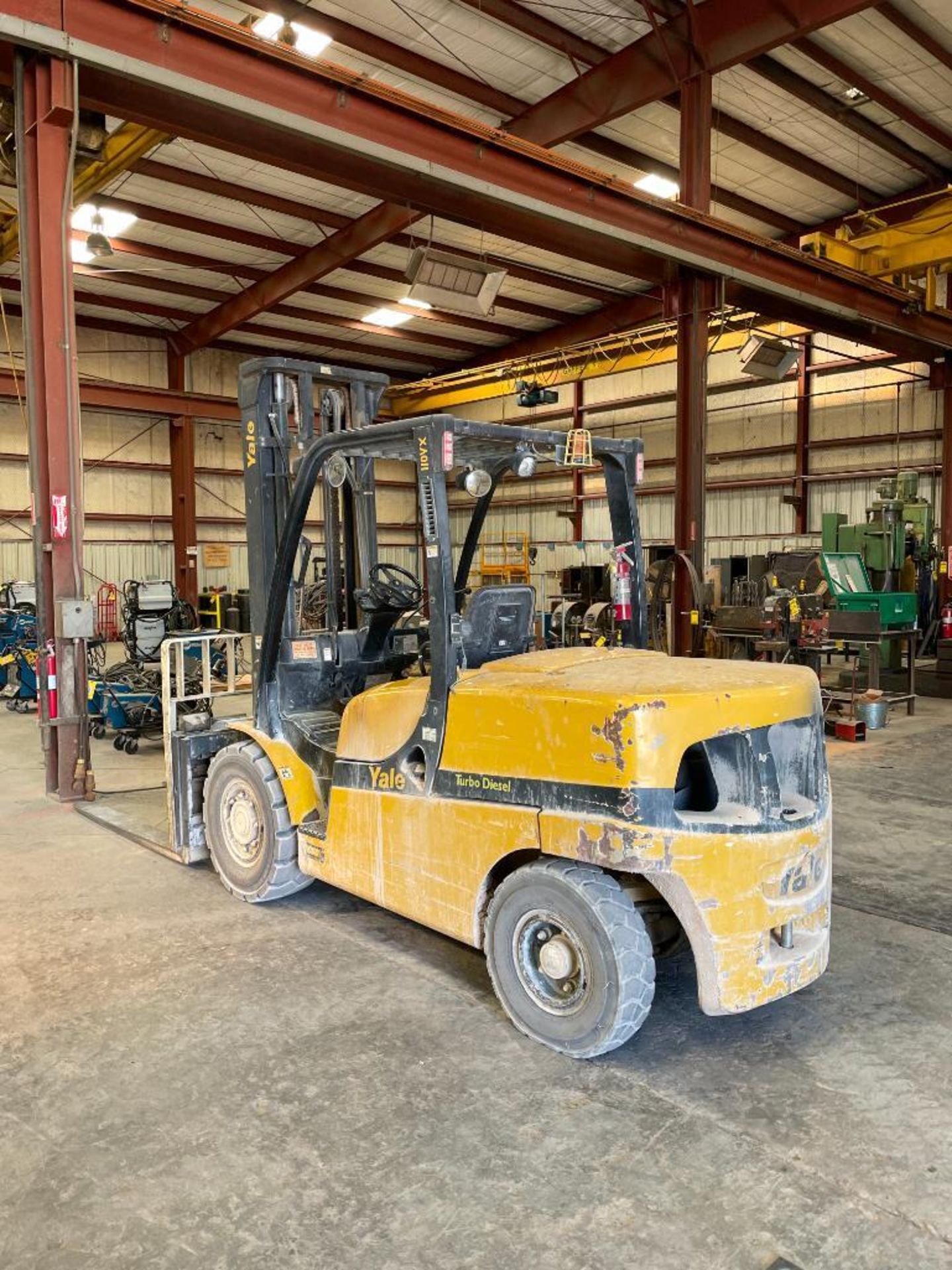 2012 YALE ALL TERRAIN FORKLIFT, 10,000 LB. CAP., 2-STAGE MAST, 6' FORKS, FORK POSITIONERS, SIDESHIFT - Image 4 of 5