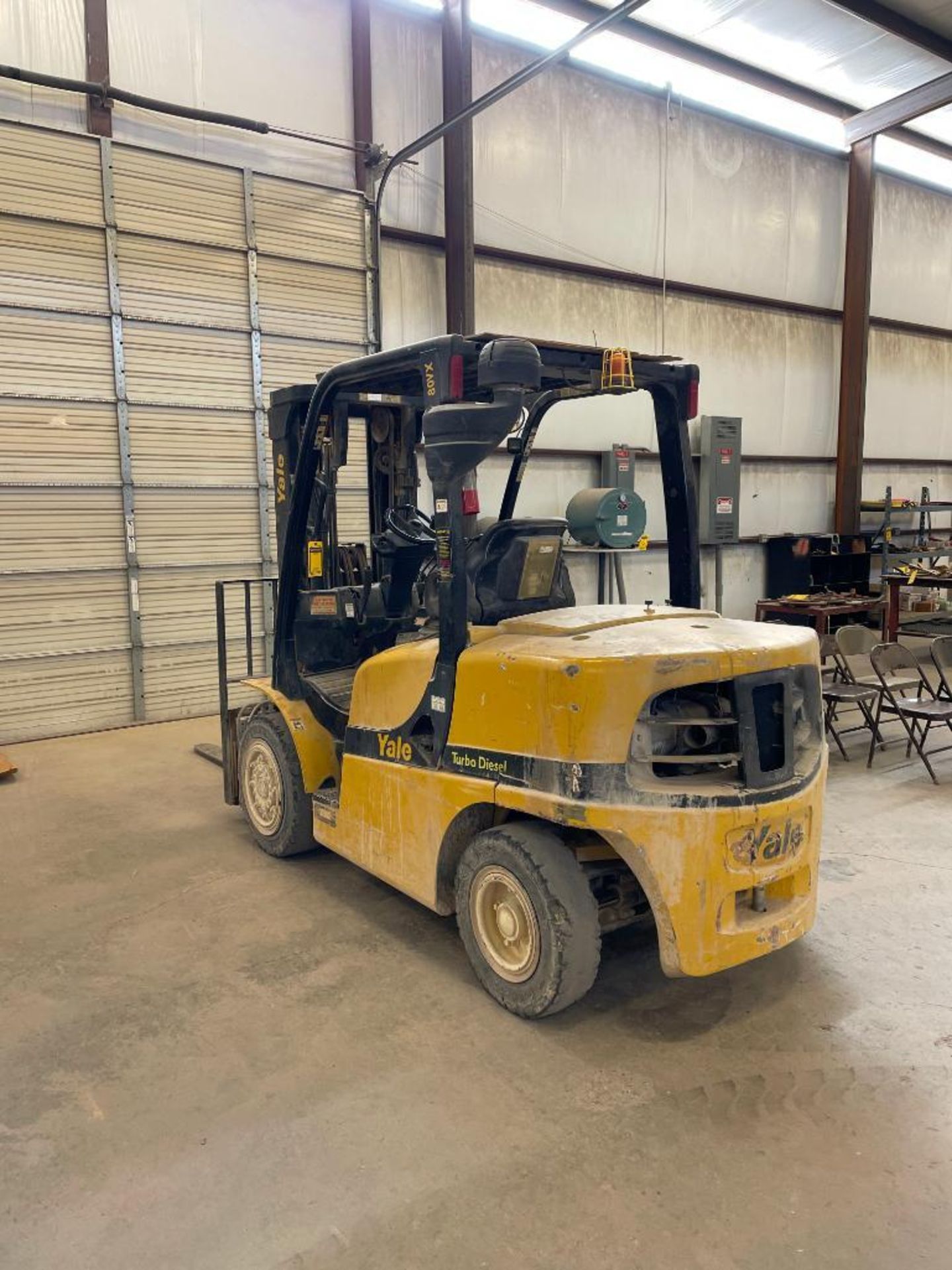 2013 YALE ALL TERRAIN FORKLIFT, 7,000 LB. CAP., 3-STAGE MAST, 5' FORKS, FORK POSITIONERS, SIDESHIFT, - Image 4 of 5