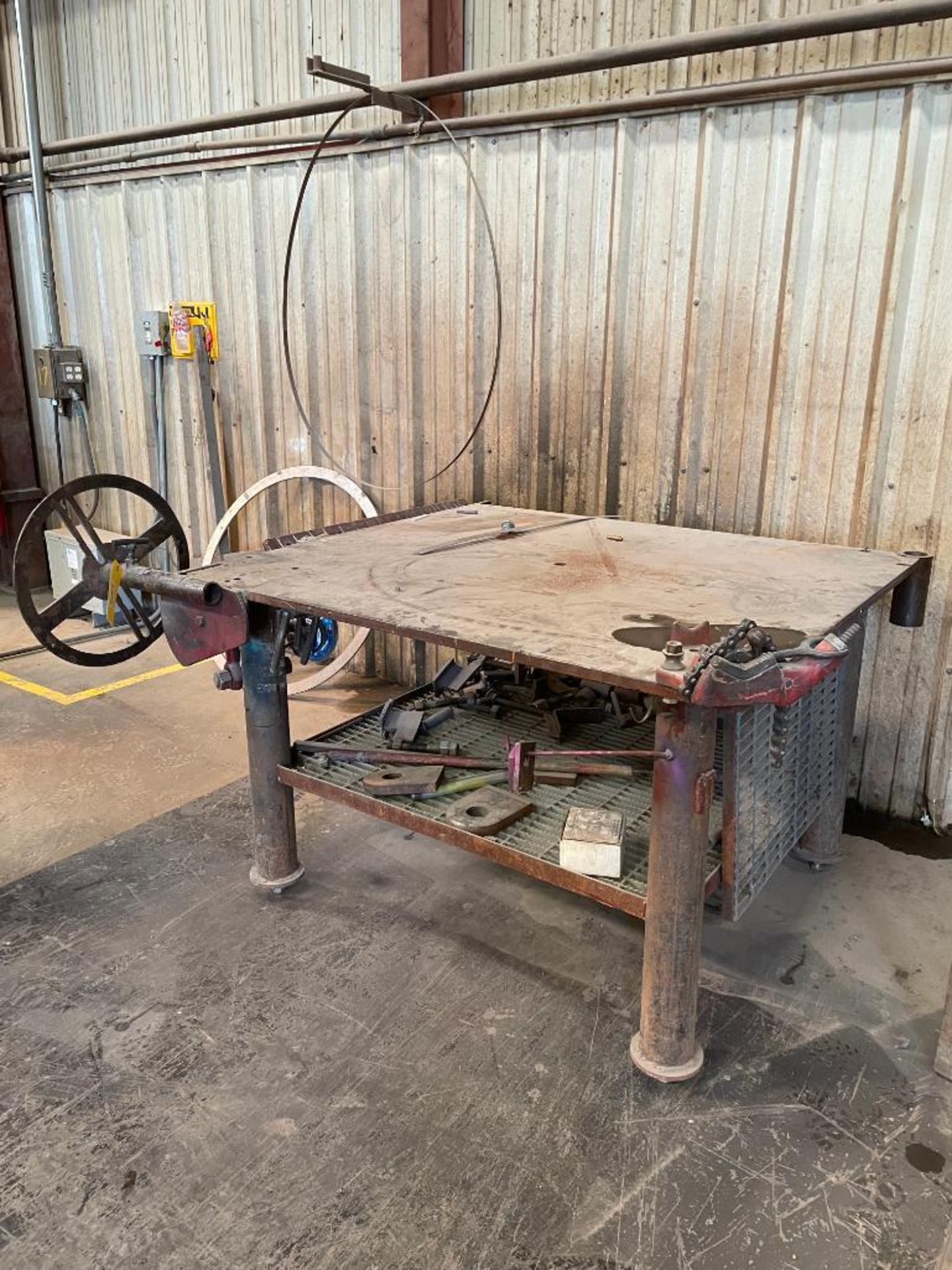 STEEL WELDING TABLE, 54'' X 60'' X 1'', RIDGID PIPE VISE