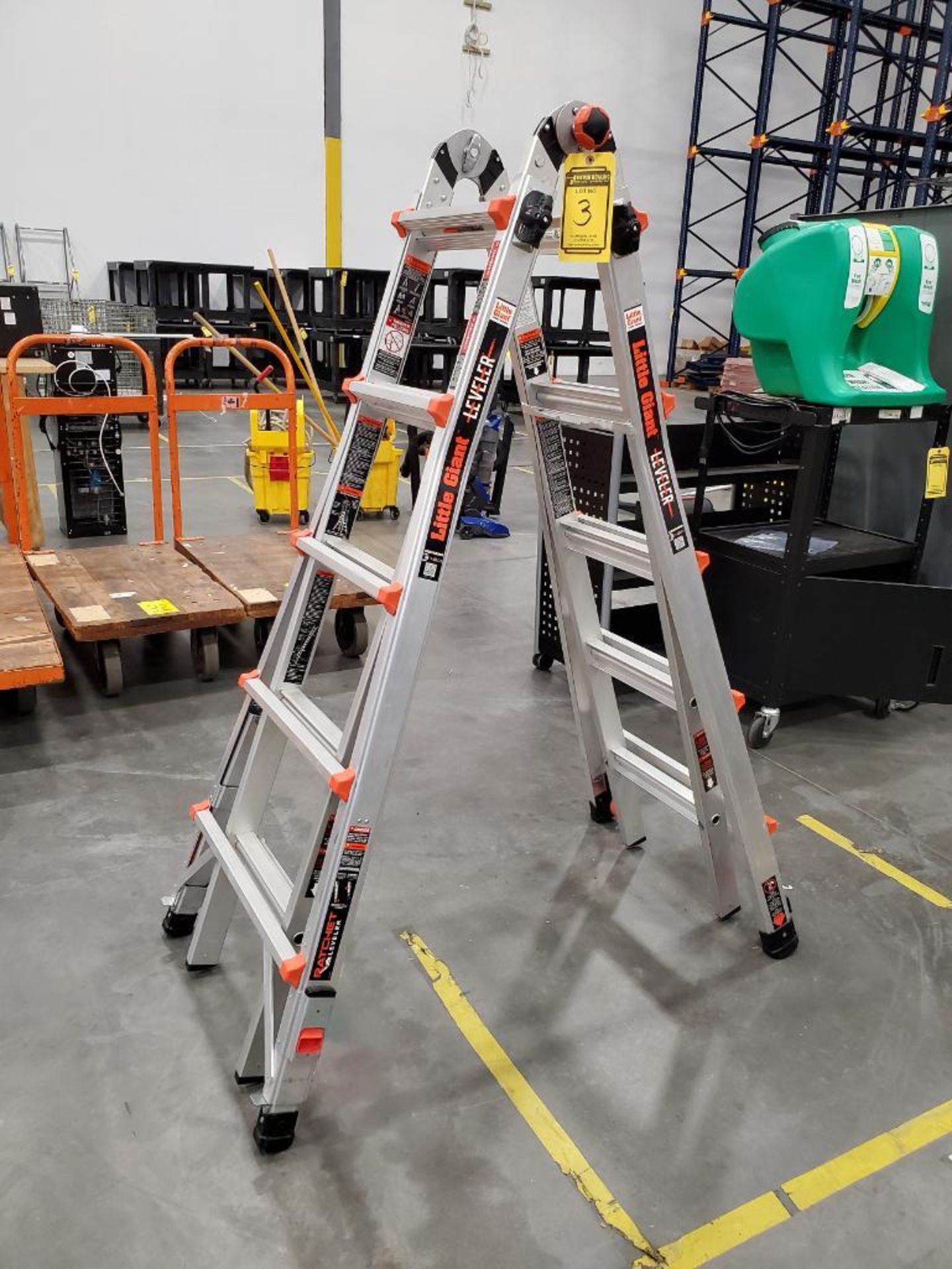 M22 LITTLE GIANT LEVELER STEP/EXTENSION LADDER, 19' EXT. MAX., 9'6" STEP MAX. HEIGHTS, RATCHET LEVEL